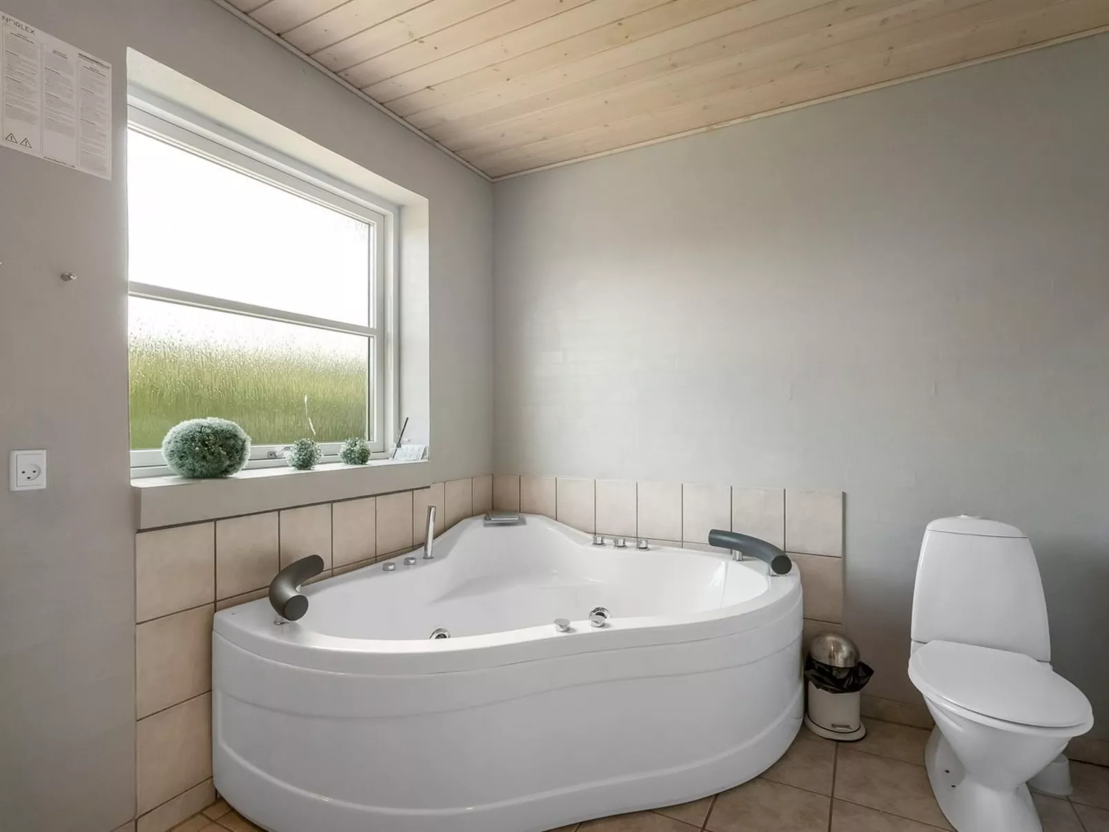 "Saara" - 700m to the fjord-Binnen