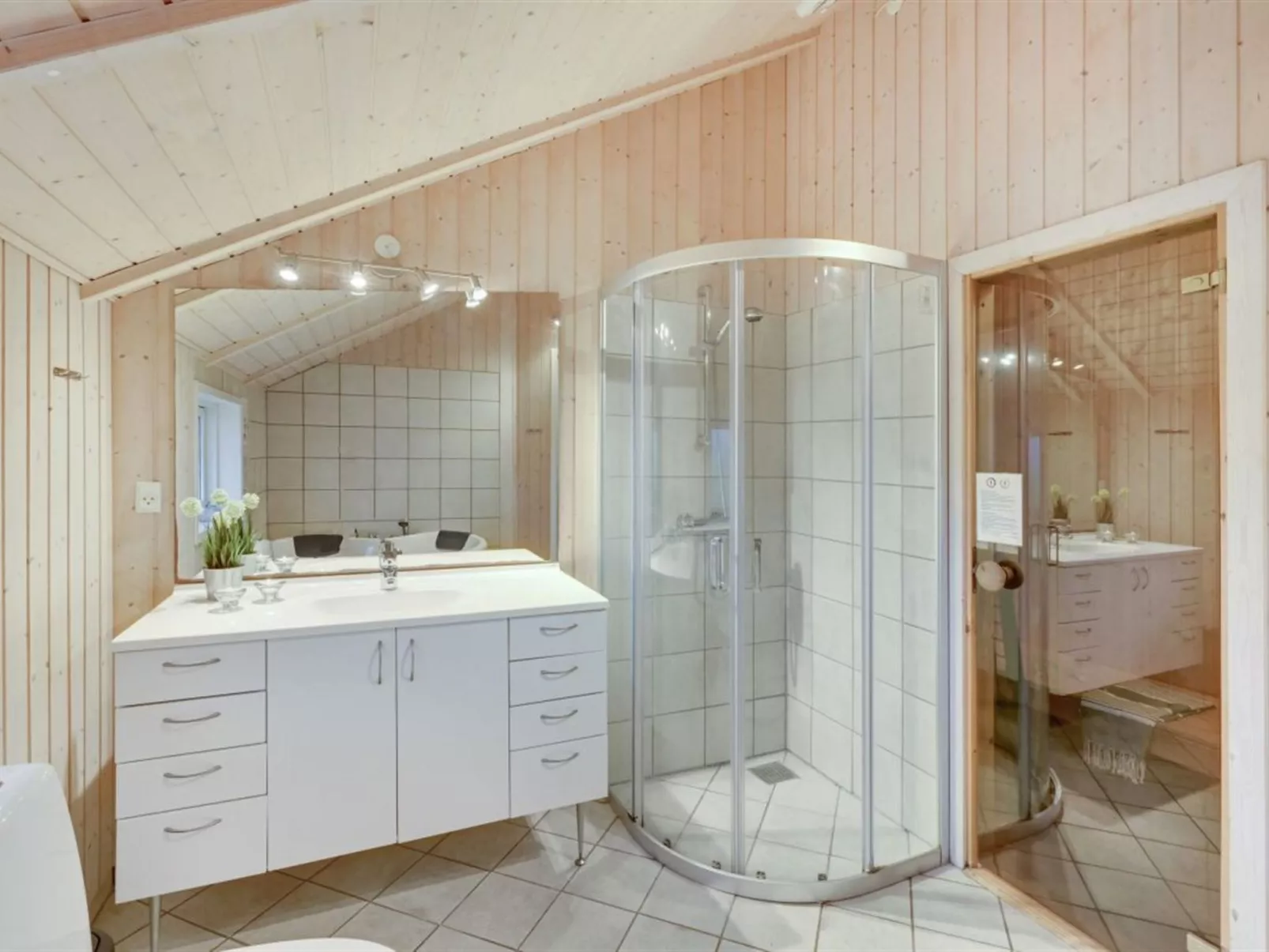 "Clarina" - 800m to the fjord-Binnen