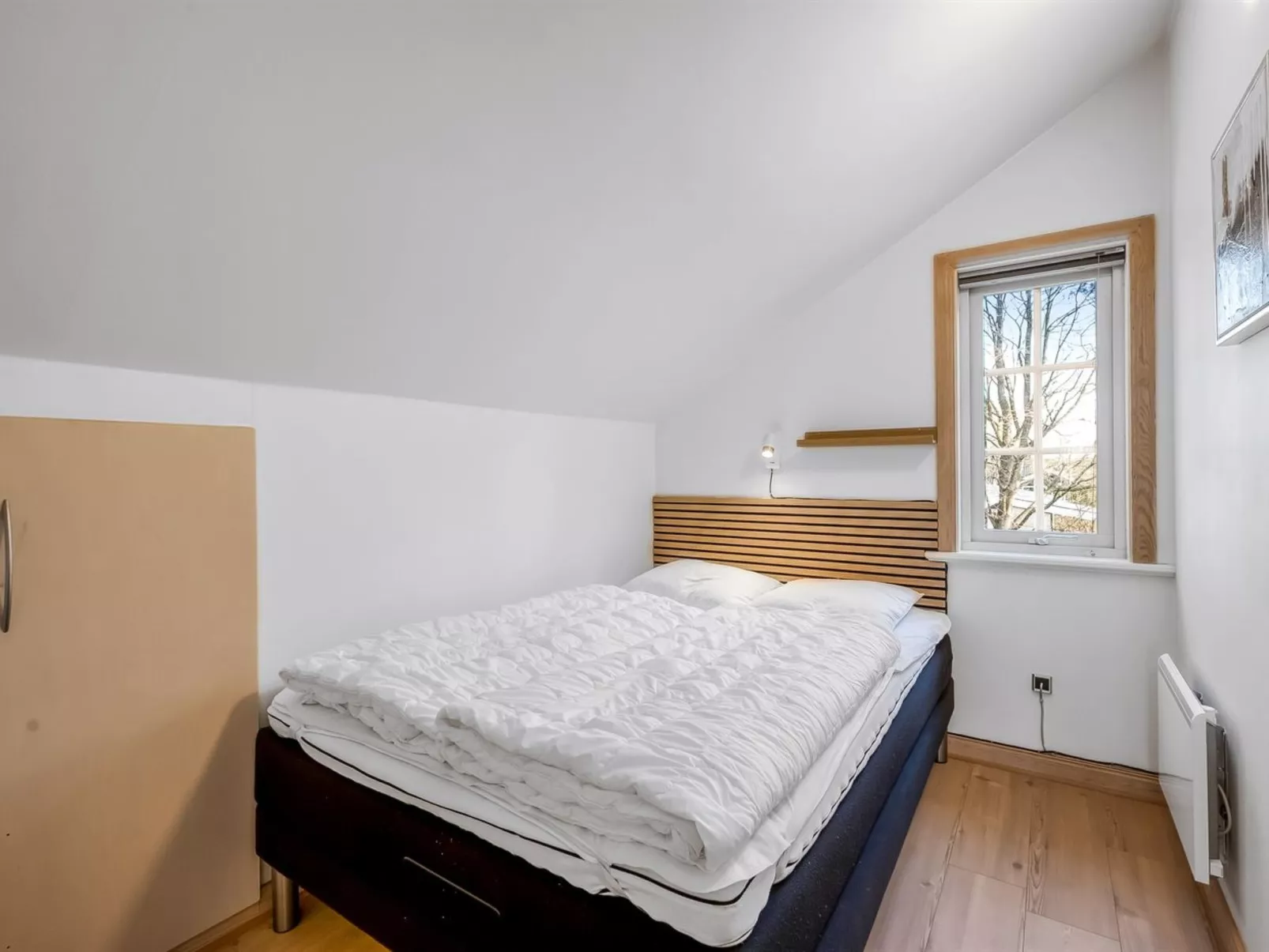 "Adelia" - 850m to the fjord-Binnen