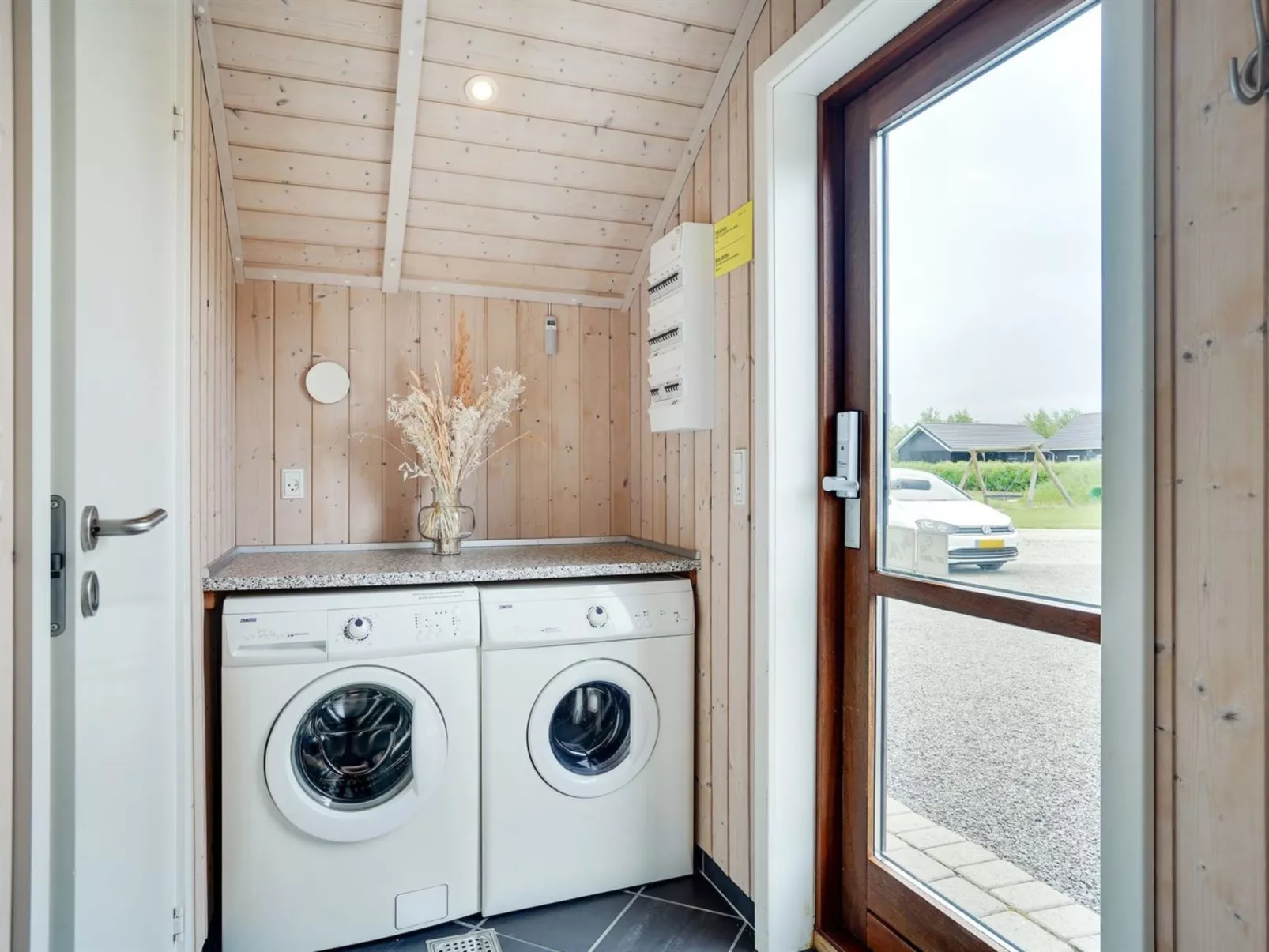 "Chermeine" - 1.2km to the fjord-Binnen