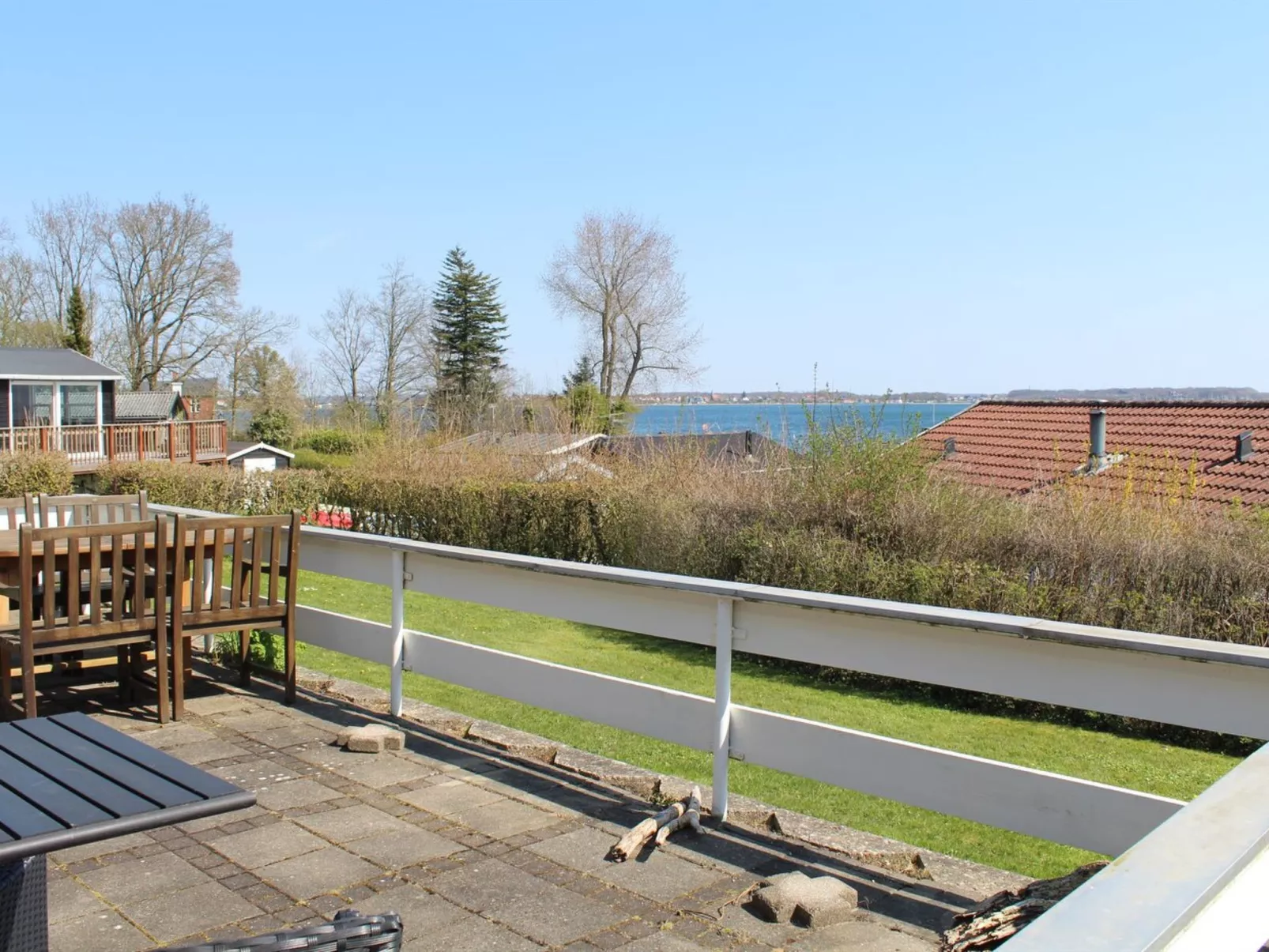 "Tekla" - 70m to the fjord-Buiten