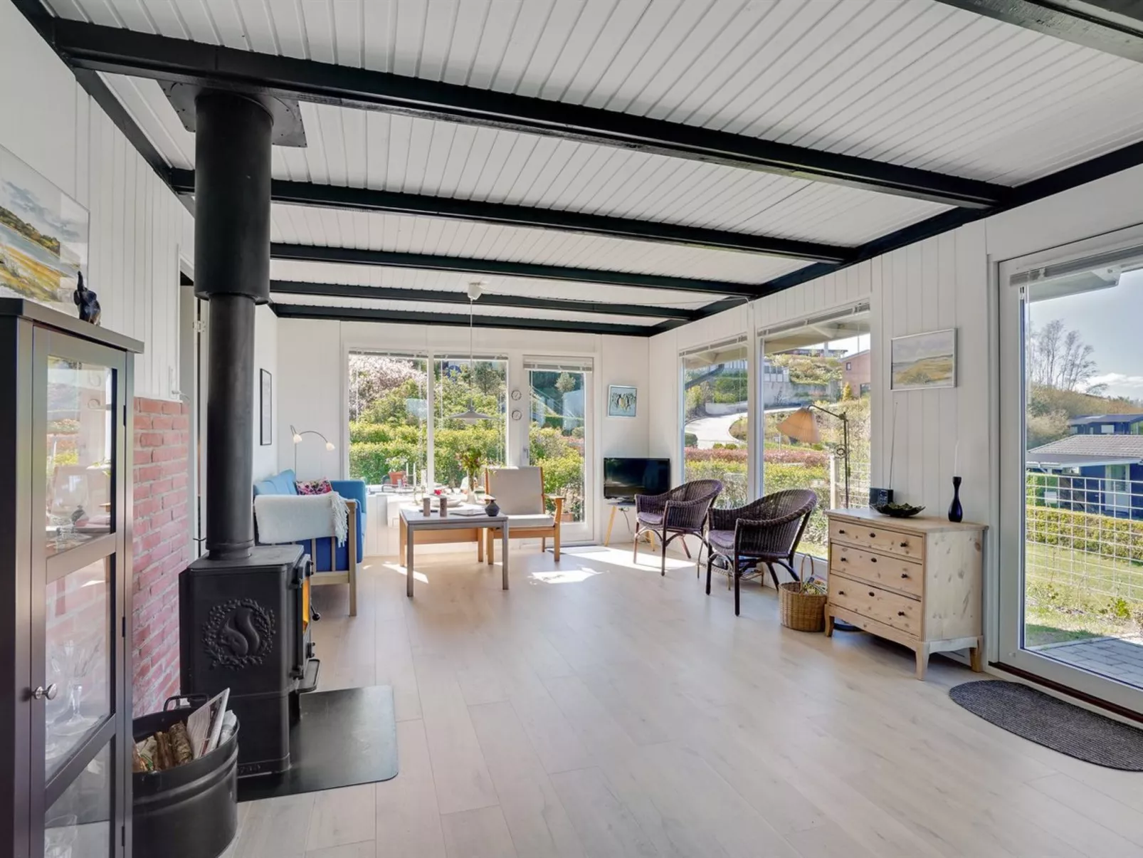 "Vasilij" - 300m to the fjord-Binnen