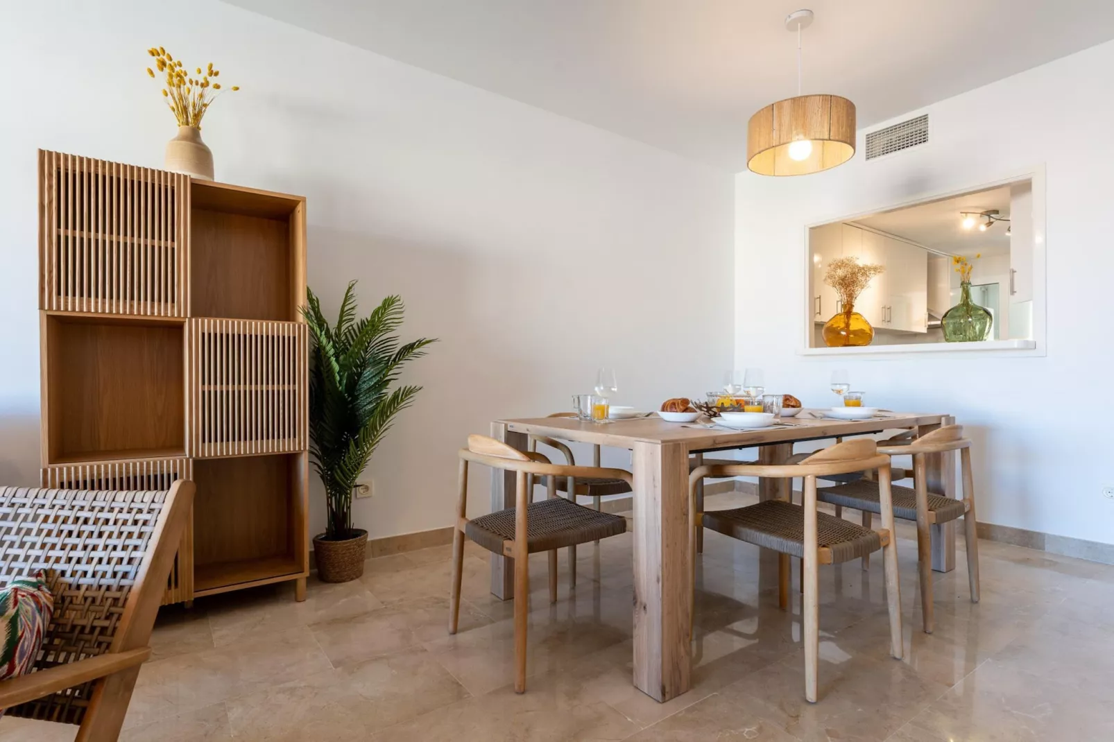 CT 199 HHH - Duquesa Village-Eetkamer