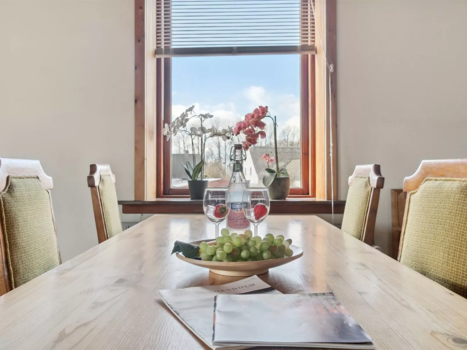 "Thera" - 5km from the sea-Binnen