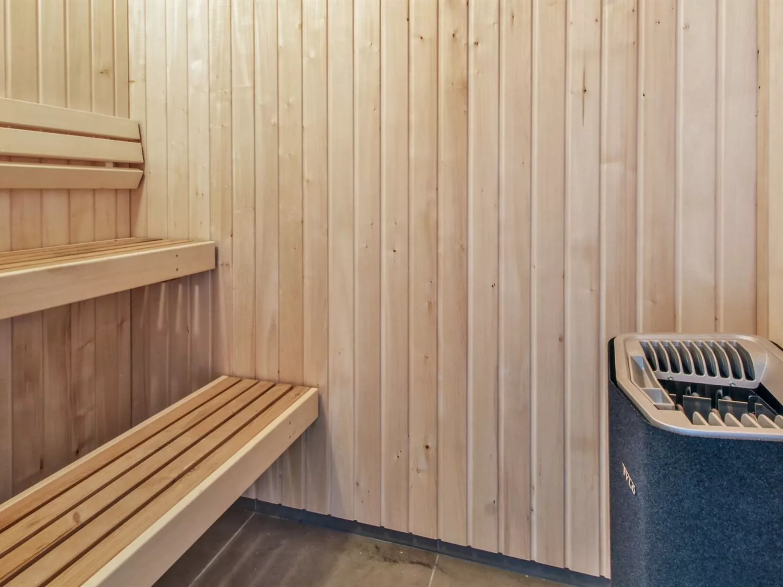 "Razmo" - 2.5km from the sea-Binnen