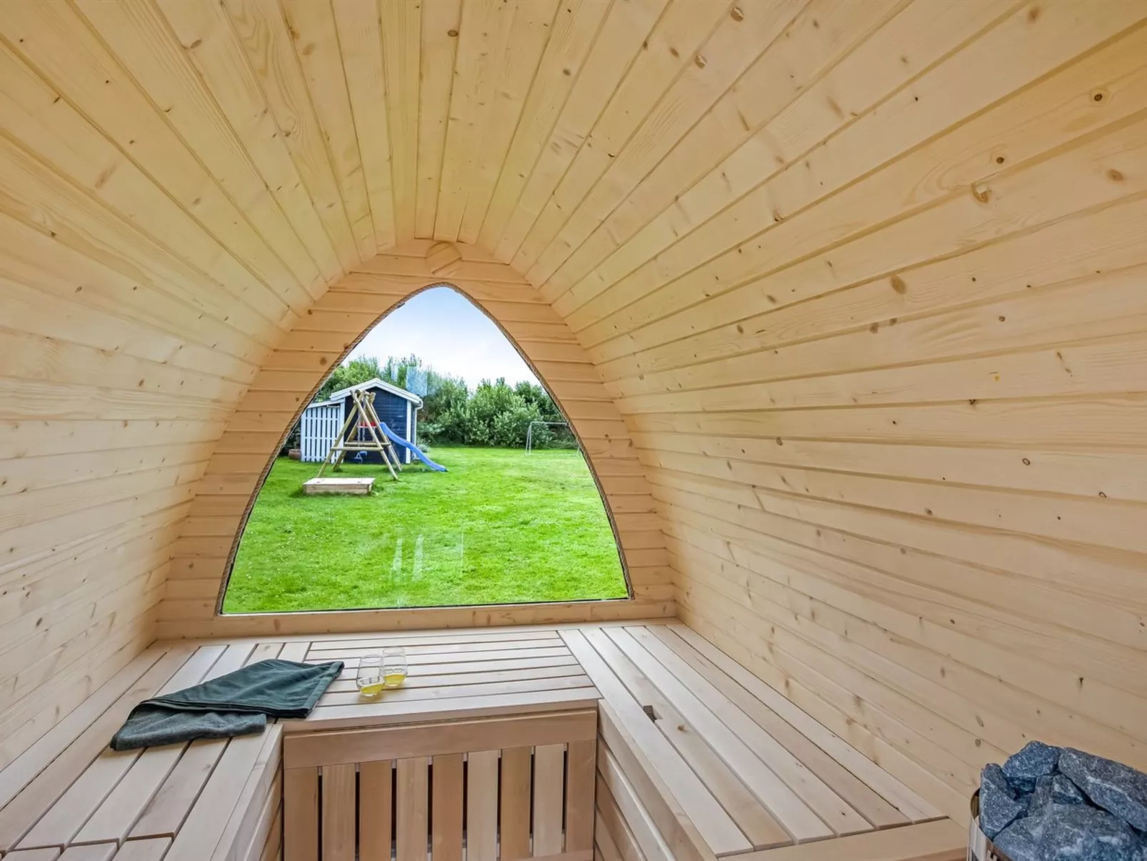 "Torhild" - 700m from the sea-Binnen