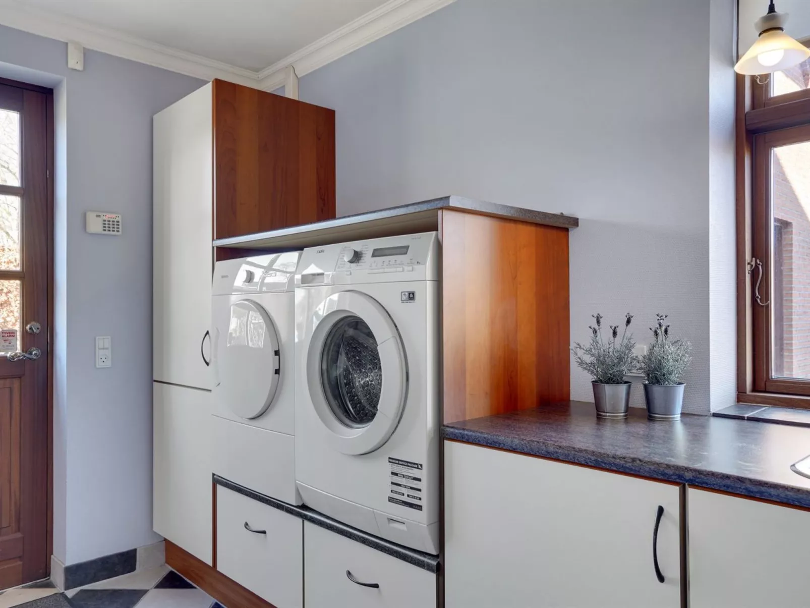 "Iarund" - 500m to the fjord-Binnen