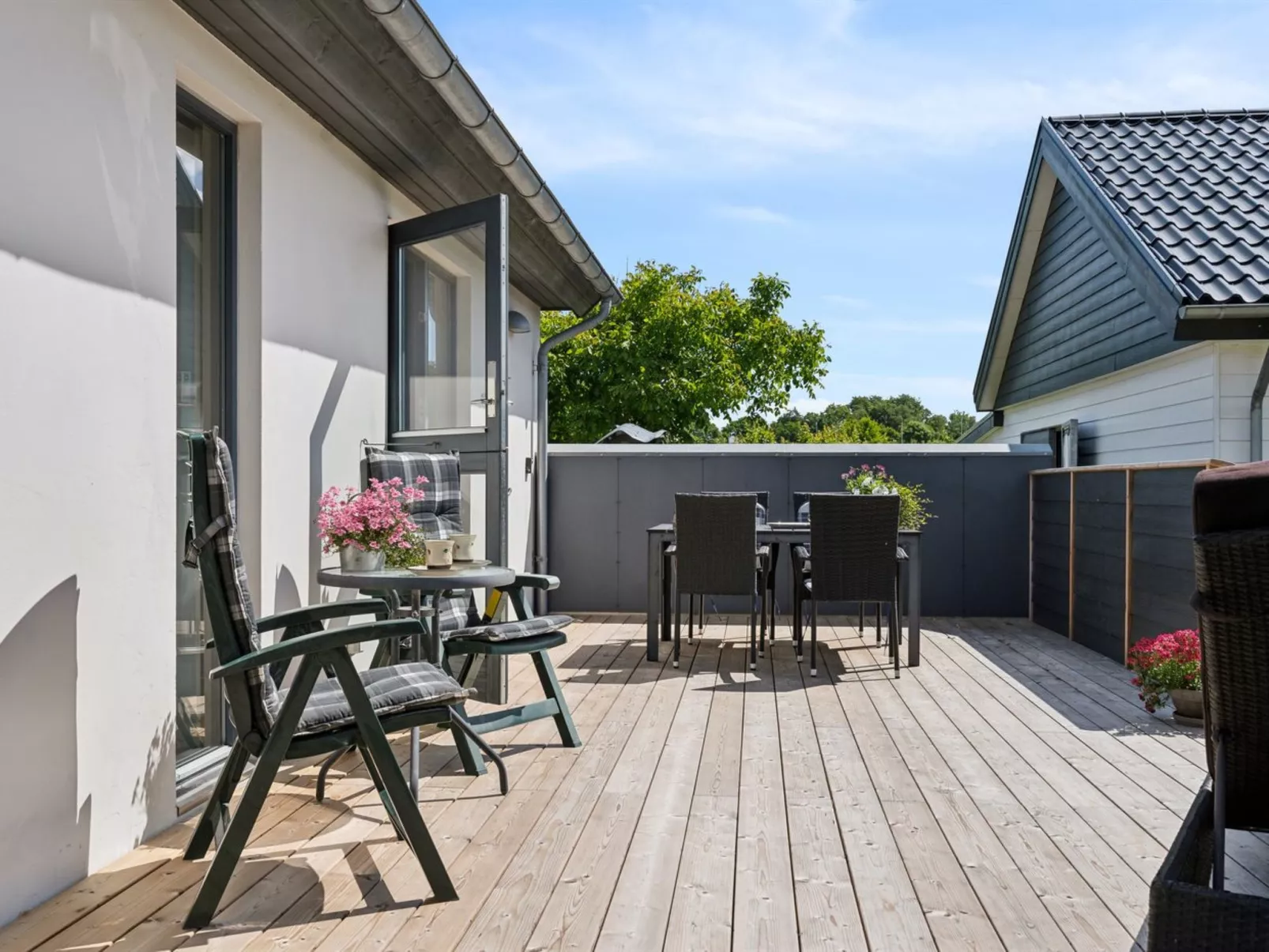 "Alona" - 90m from the sea-Buiten