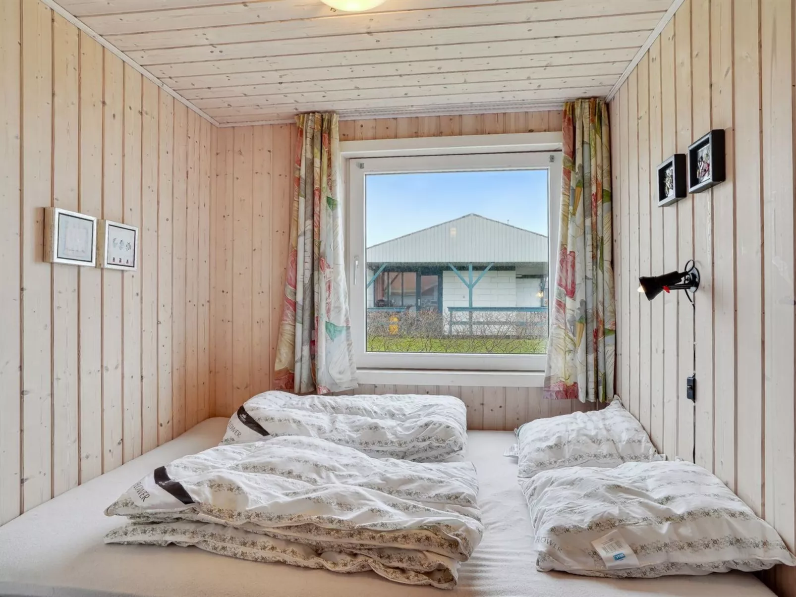 "Ormar" - 100m to the fjord-Binnen