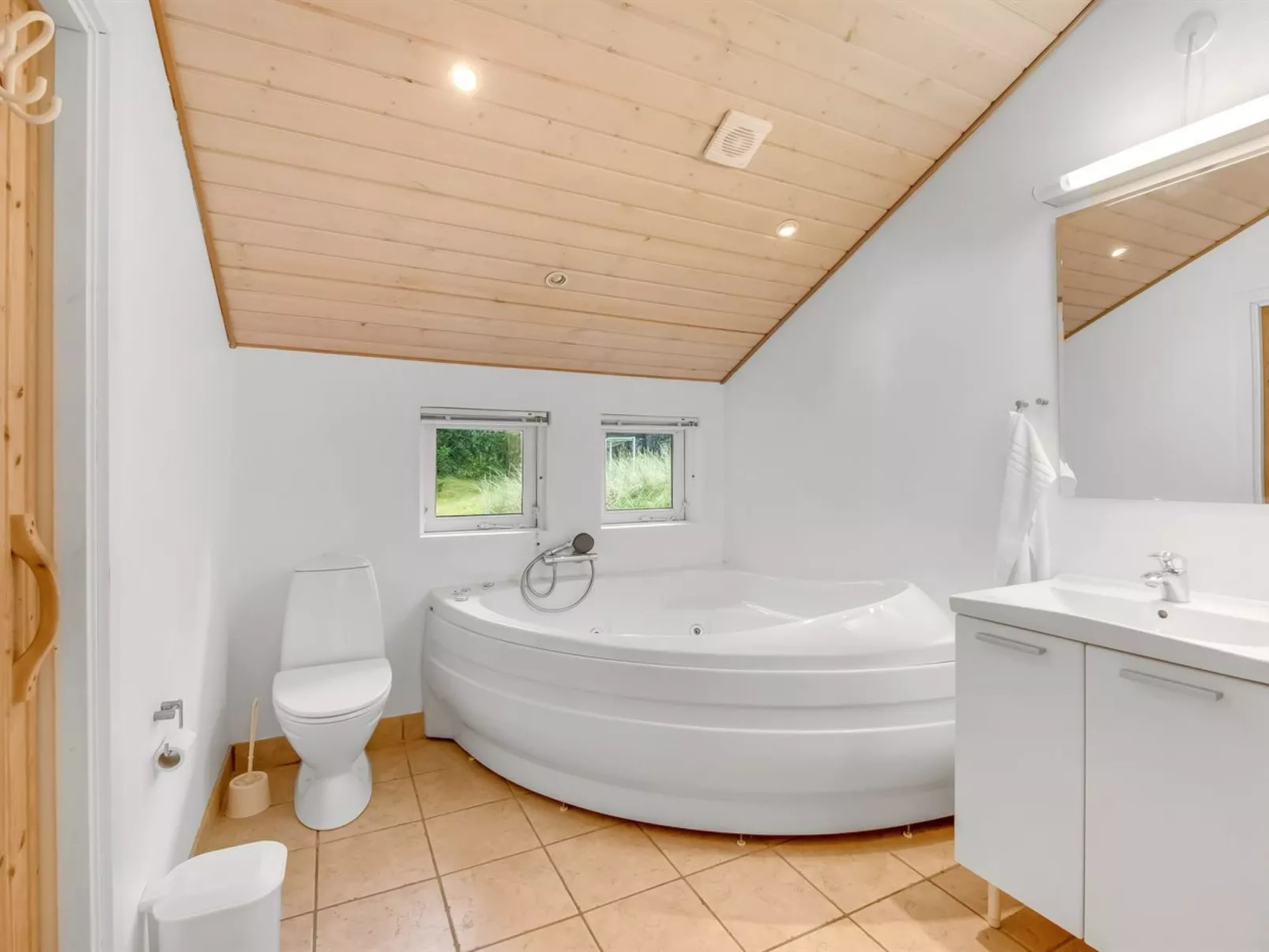 "Emila" - 2.2km from the sea-Binnen