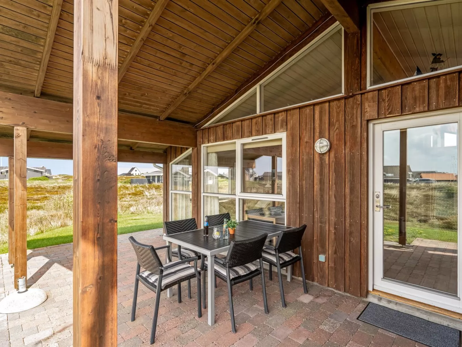 "Hughe" - 200m from the sea-Buiten