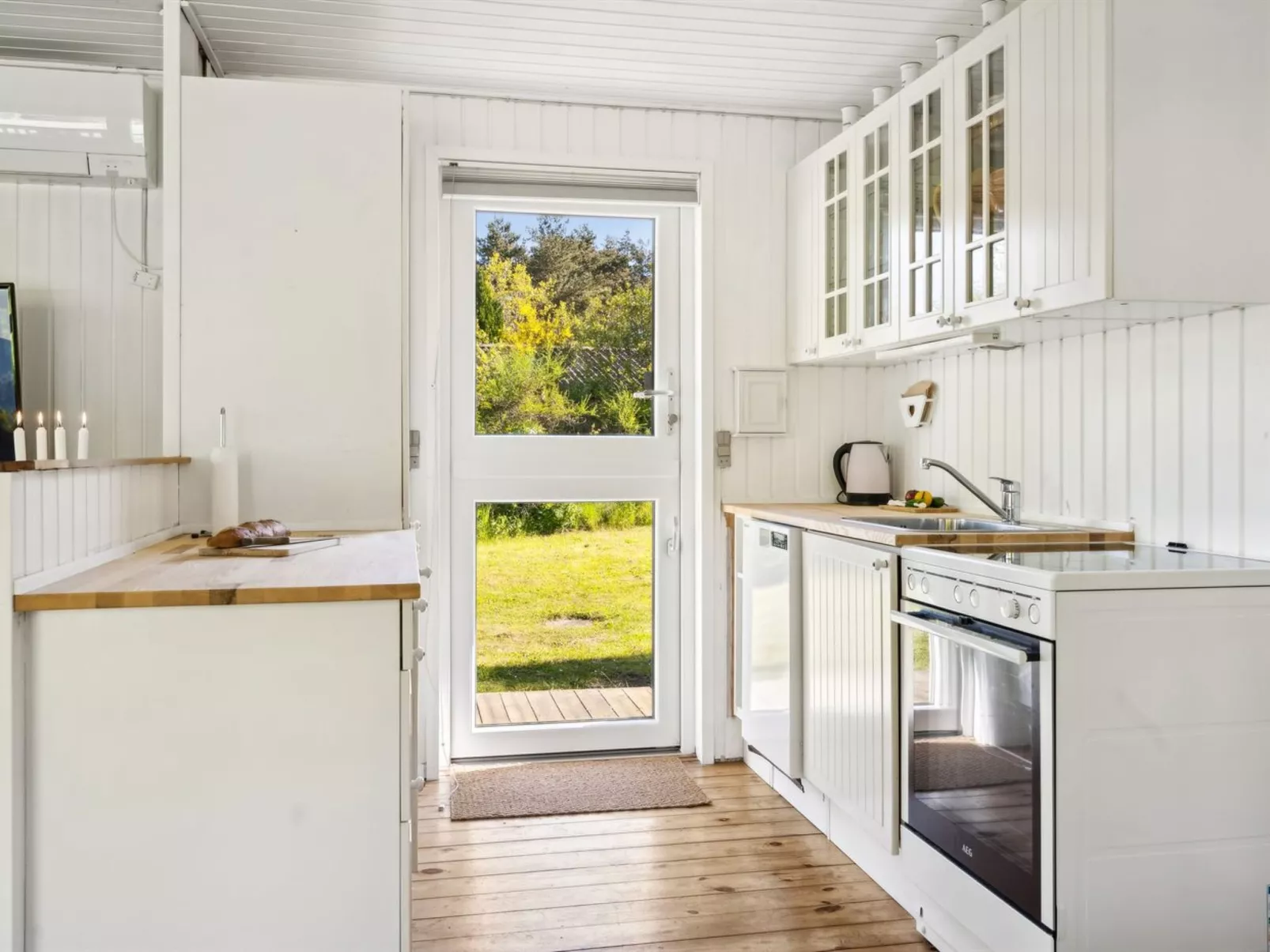 "Aldina" - 400m to the fjord-Binnen