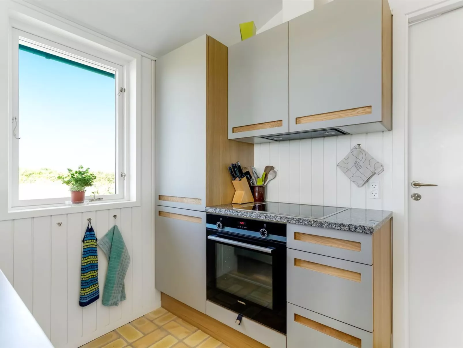 "Zina" - 50m from the sea-Binnen