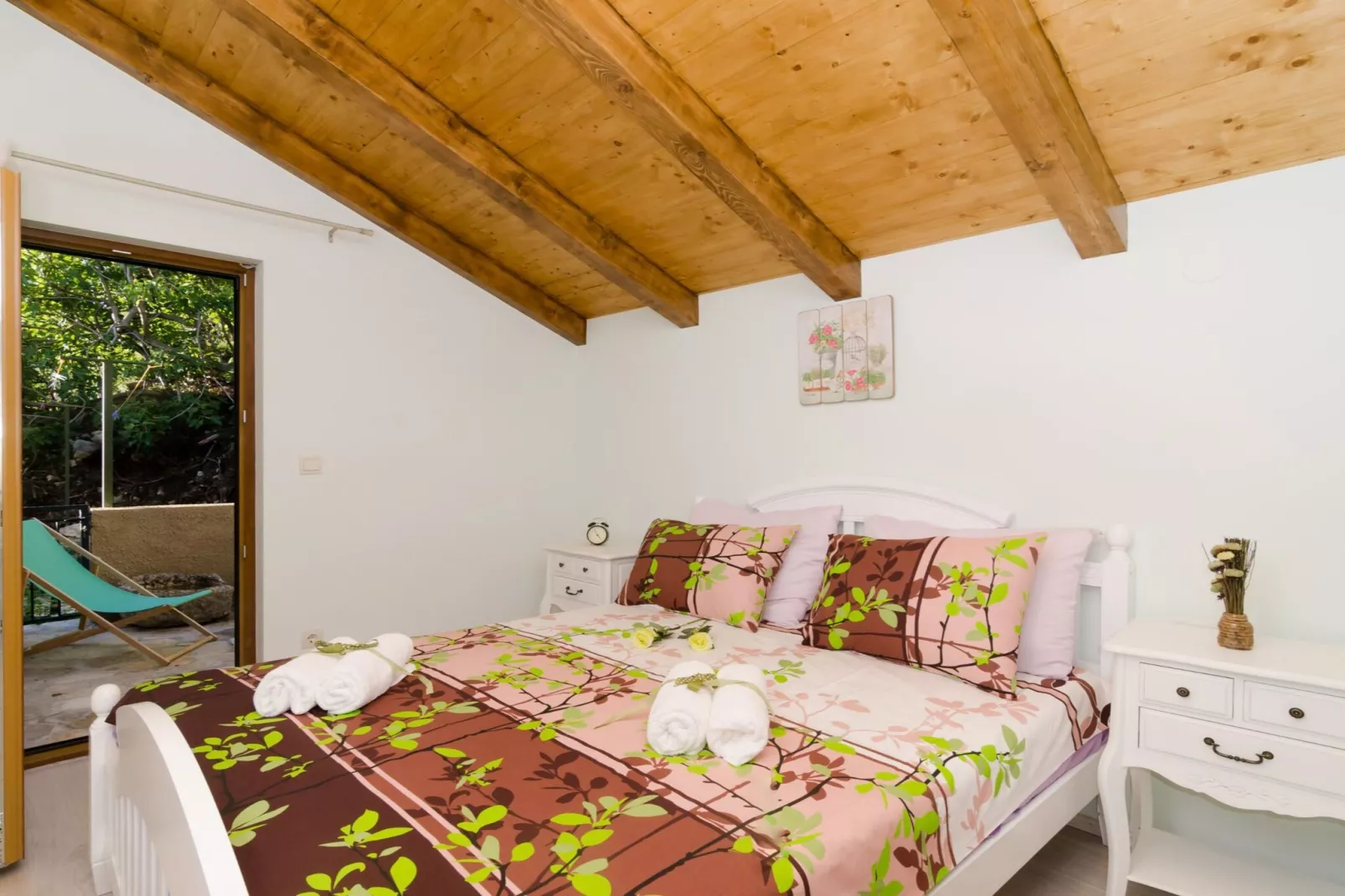 Villa Falcon Rook - Four-Bedroom Villa with Terrace and Swimming Pool-Slaapkamer