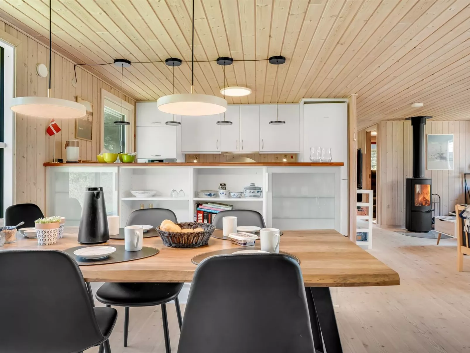 "Rajna" - 500m to the fjord-Binnen