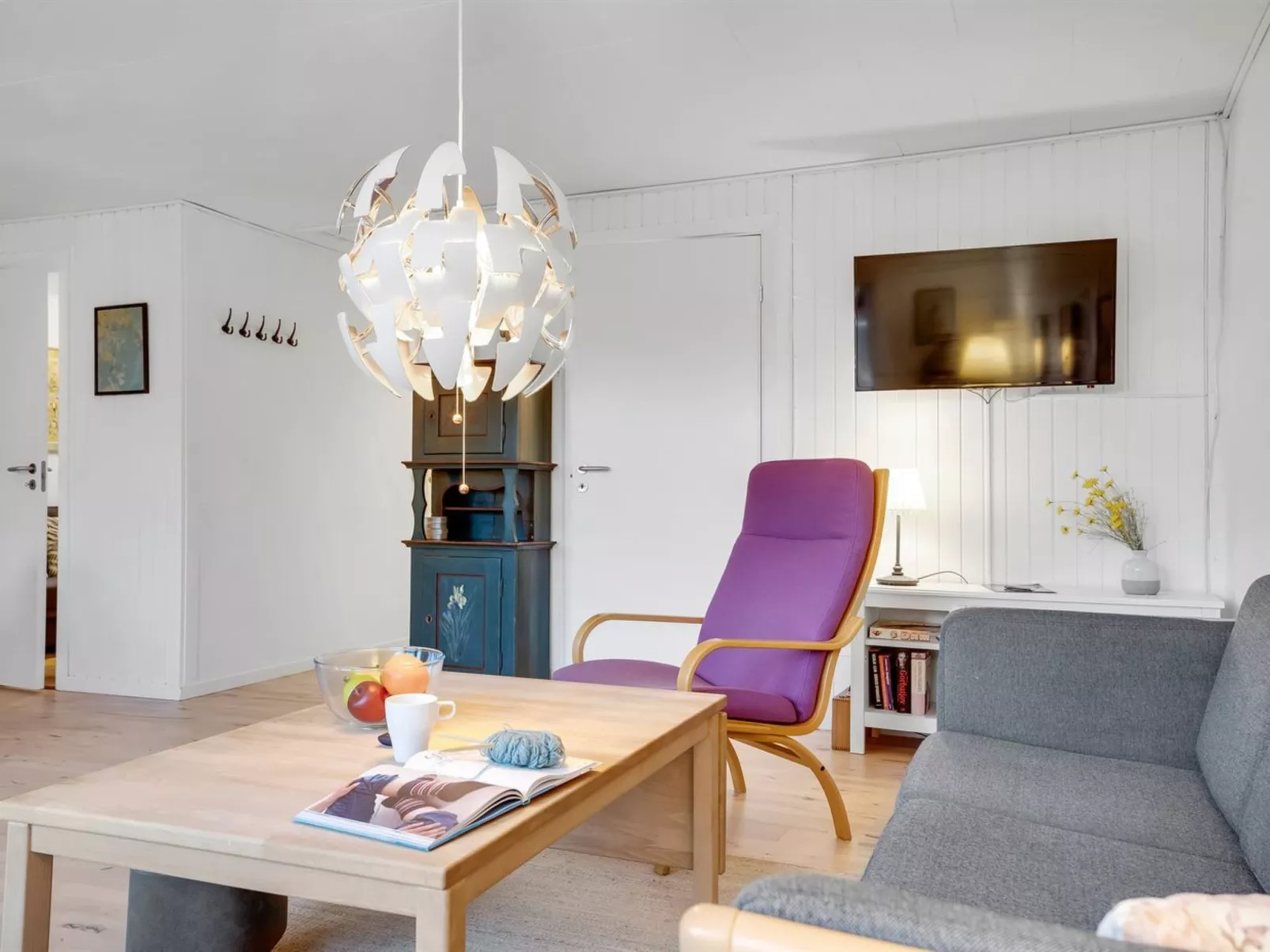 "Arise" - 700m from the sea-Binnen