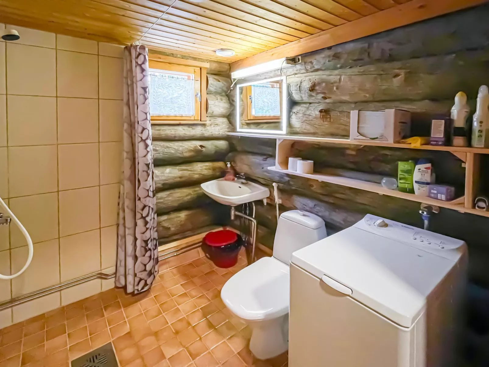 Ylläsrivit c 8 / villa änkyrä - Binnen