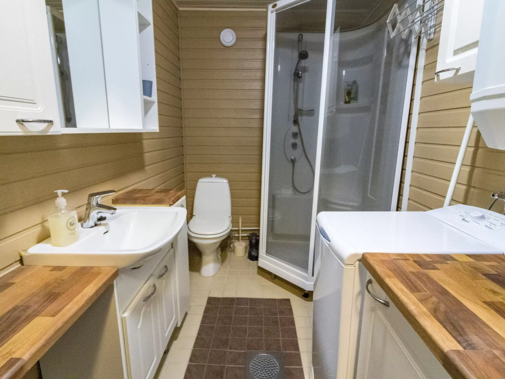 Lystikämän tupa-Binnen