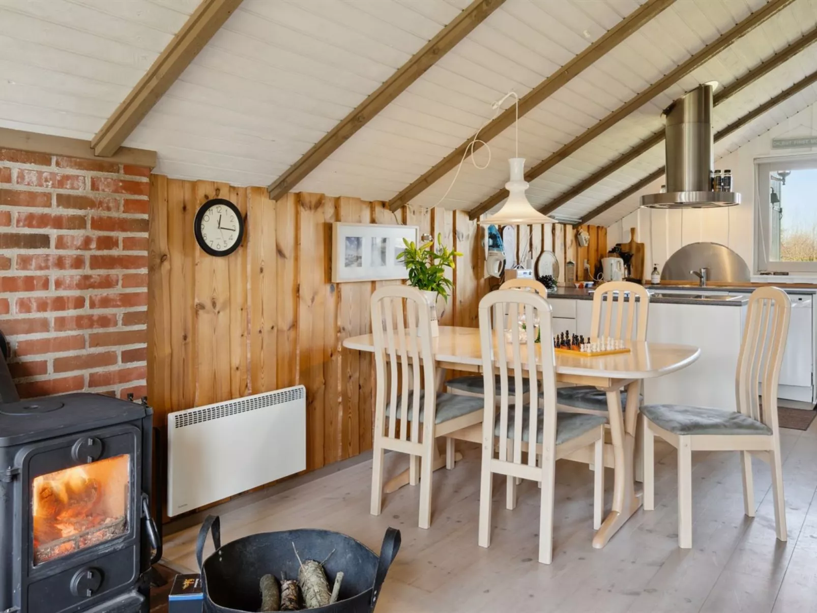 "Bernadine" - 400m from the sea-Binnen