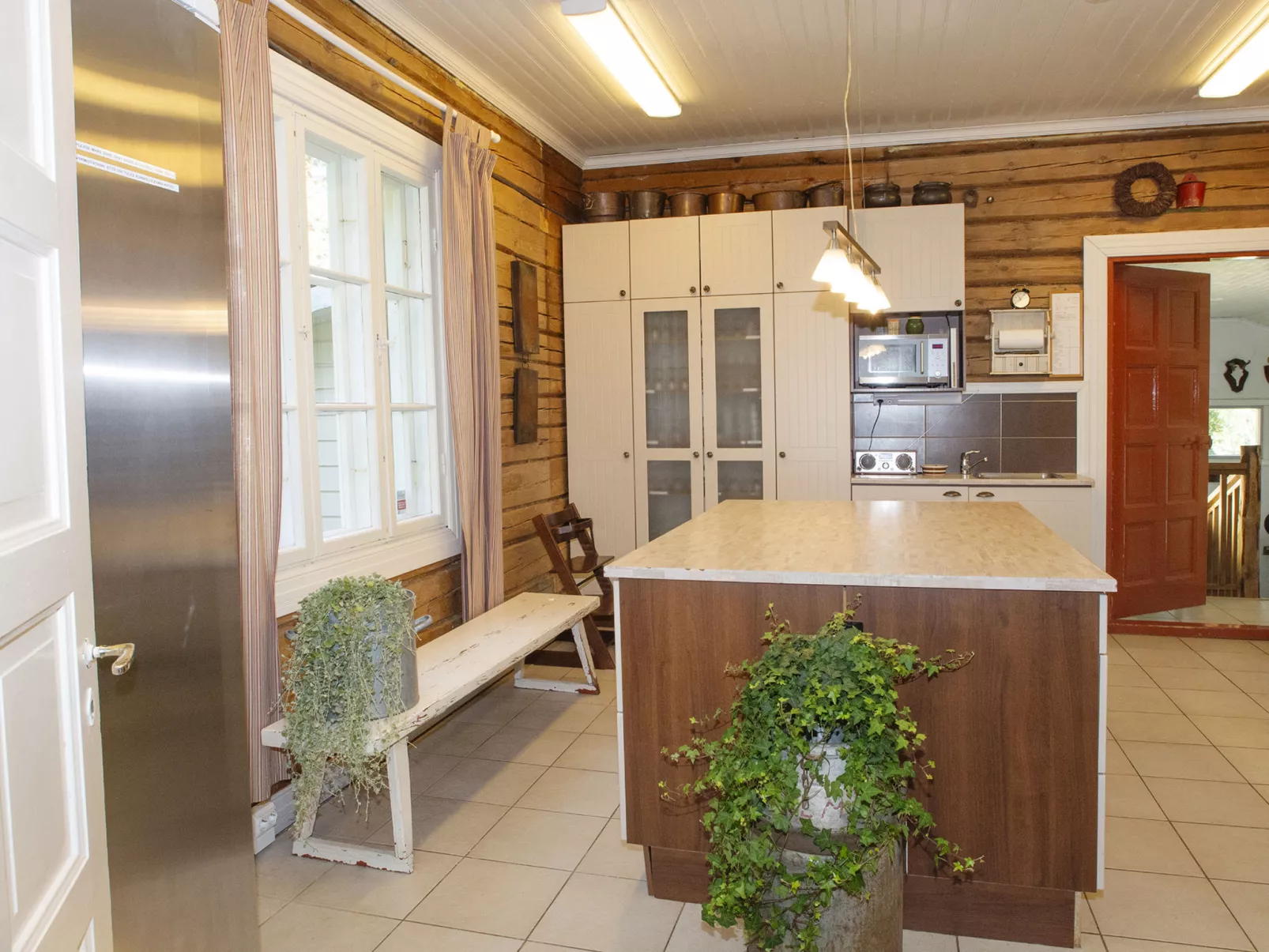 Päätalo, mökkilomat ja perhejuhlat-Binnen