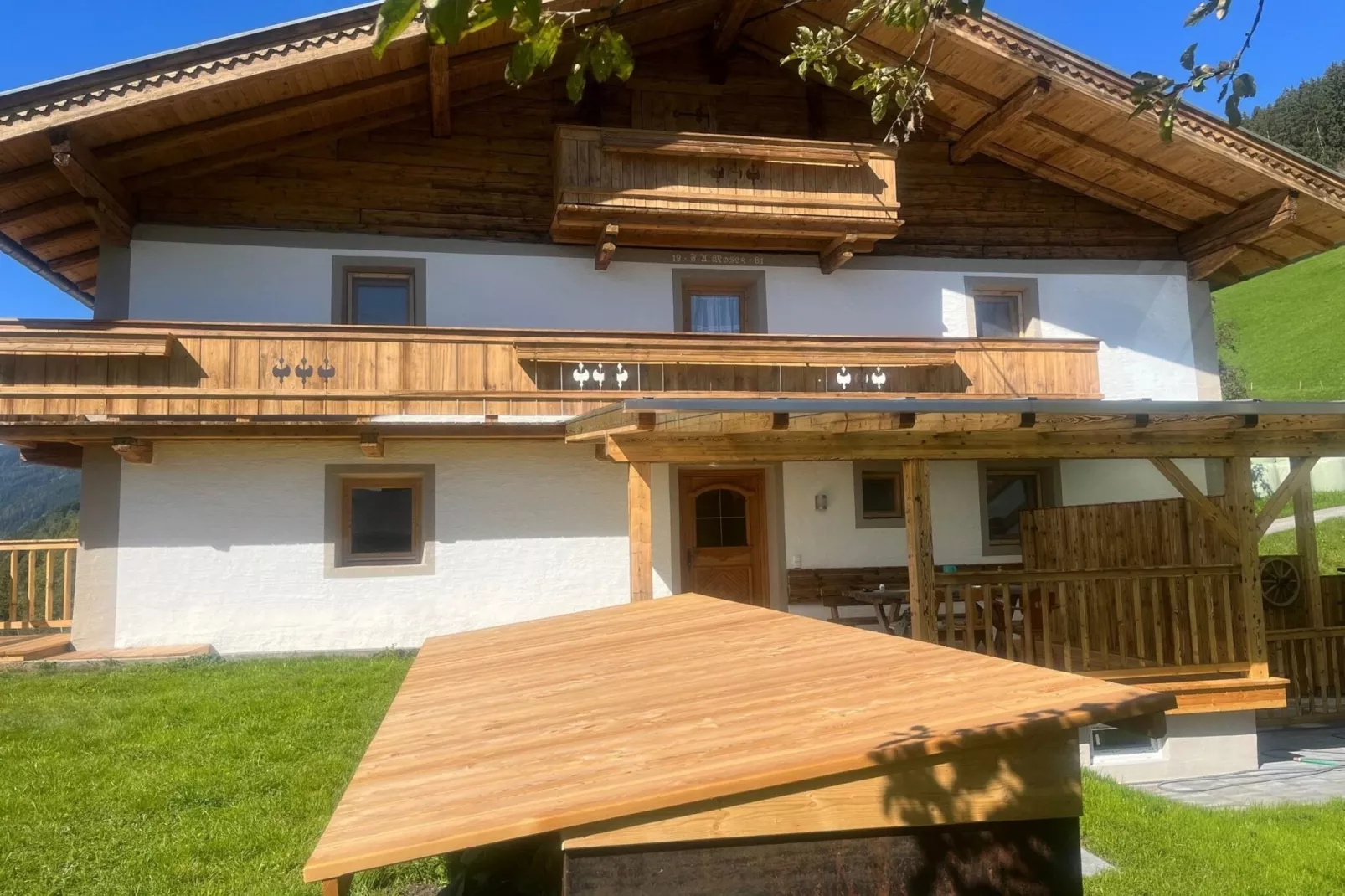Bauernhaus Stoanerbauer-Buitenkant zomer