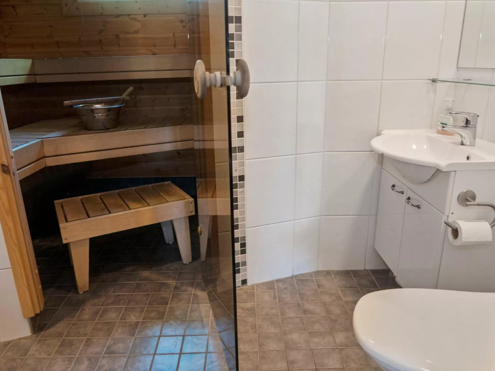 Ruka snow and sun 4-Binnen