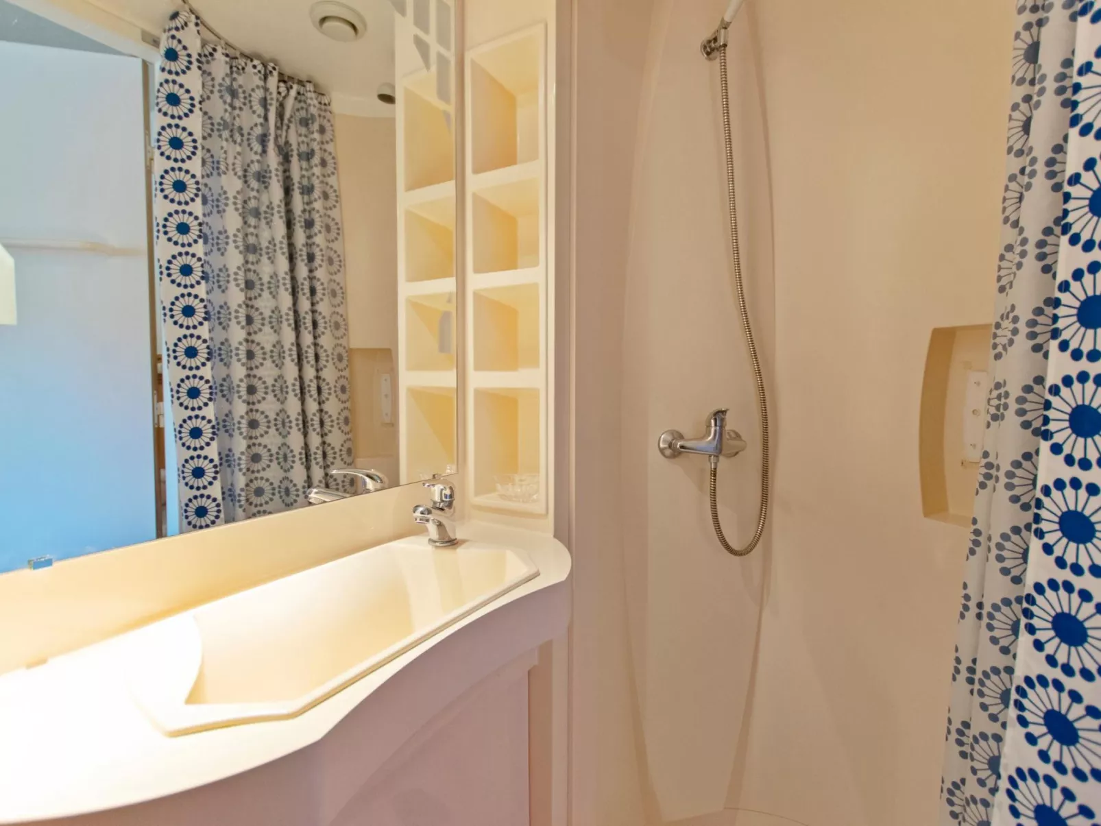 Vuosselin helmi c25-Binnen