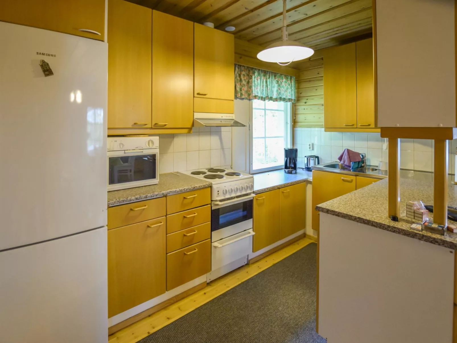 Sieralahden lomakylä, mökki 2-Binnen