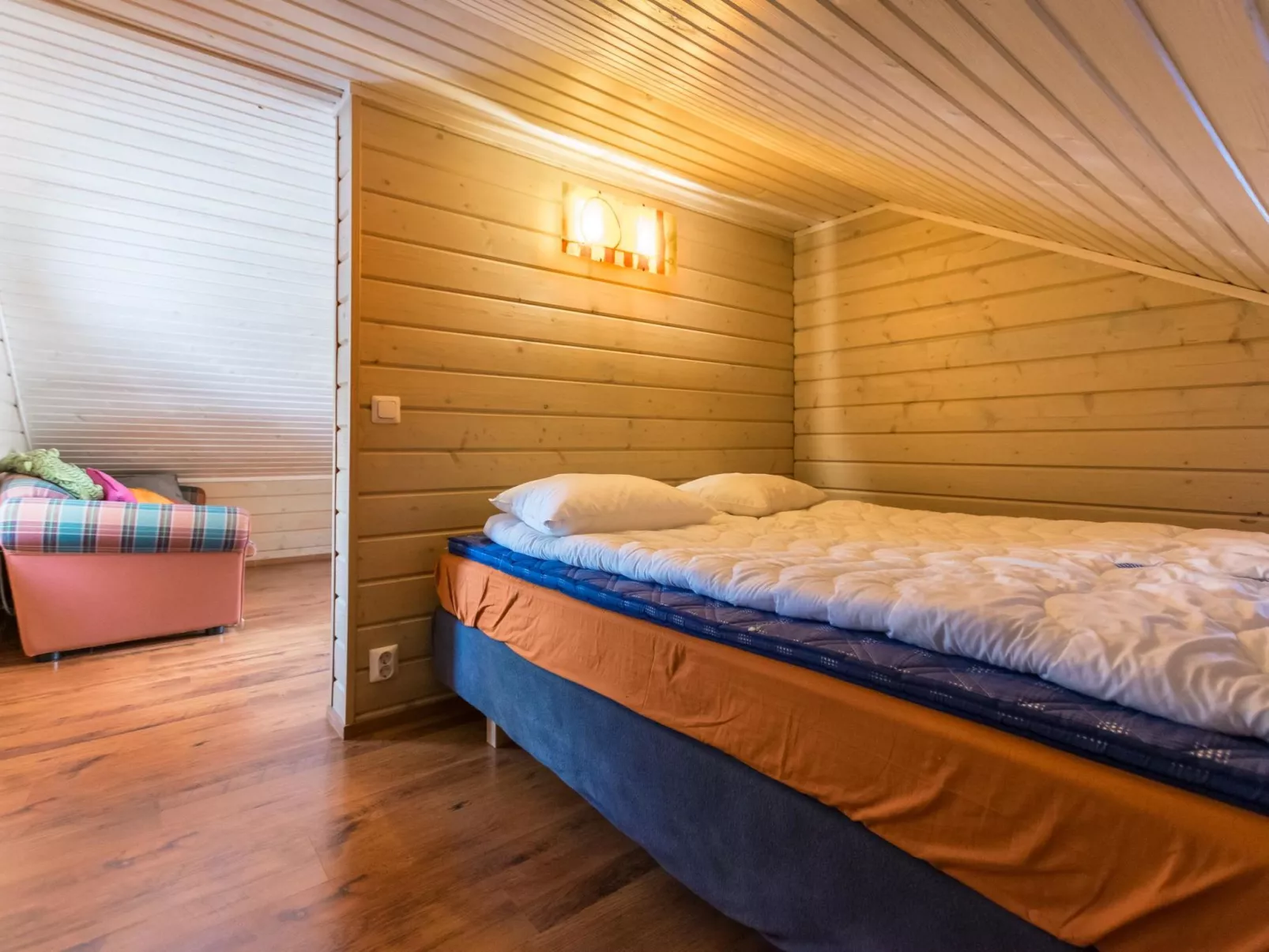 Rinteenkotka mökki-Binnen