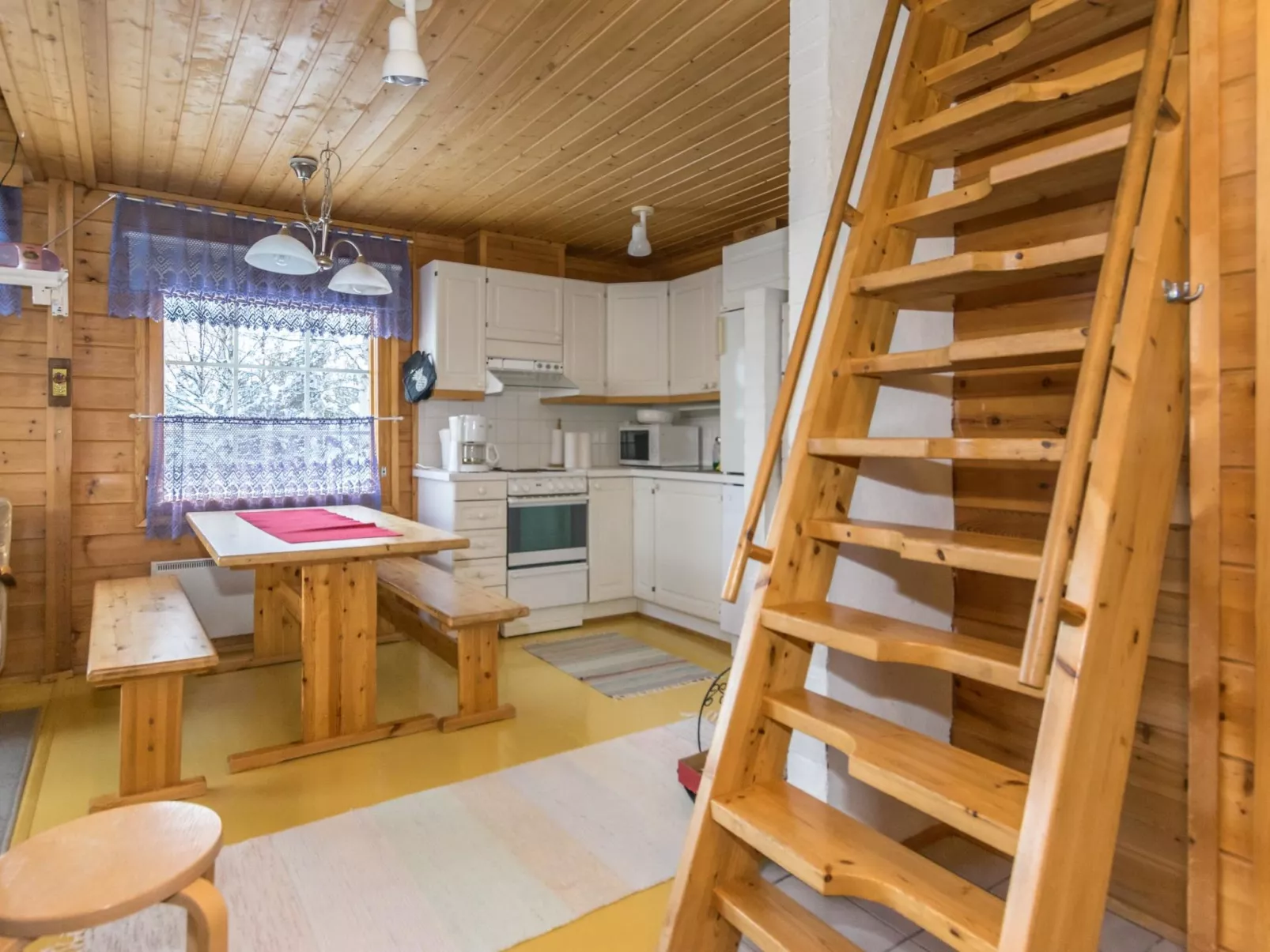 Lomaluola 5a paritalo-Binnen