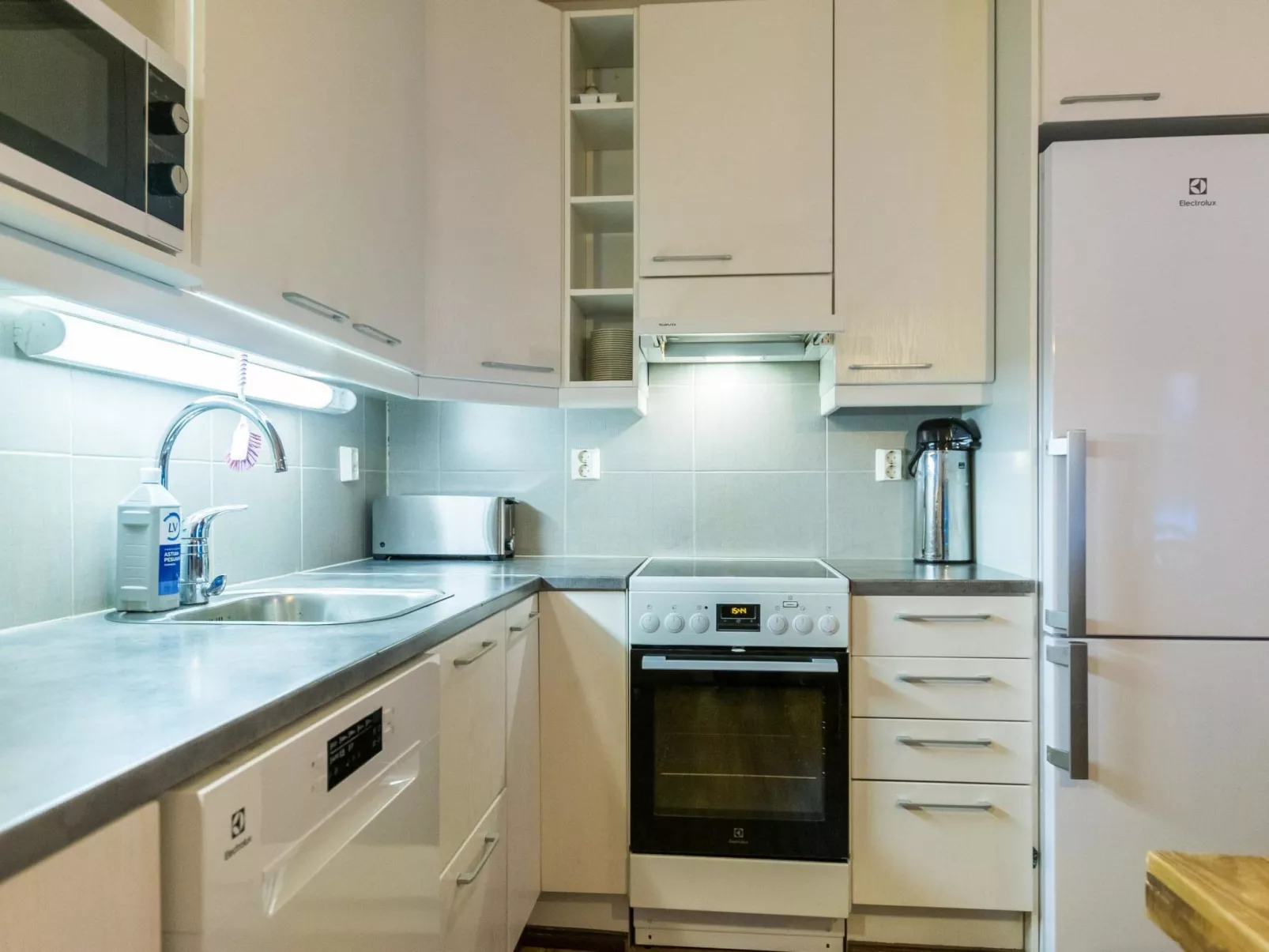 Sinisen tien helmi-Binnen