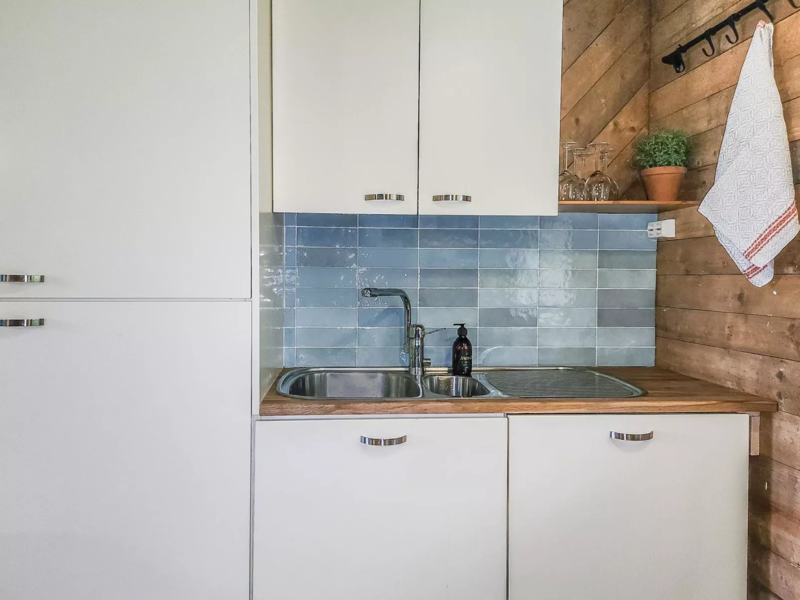 Artturin mökki-Binnen