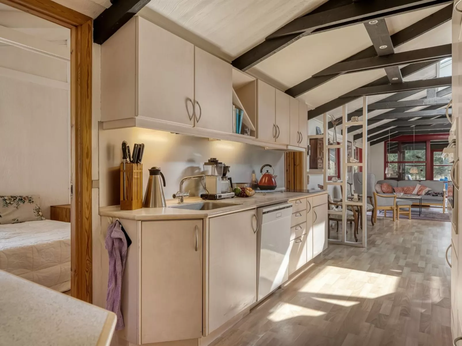 "Nimrod" - 800m from the sea-Binnen