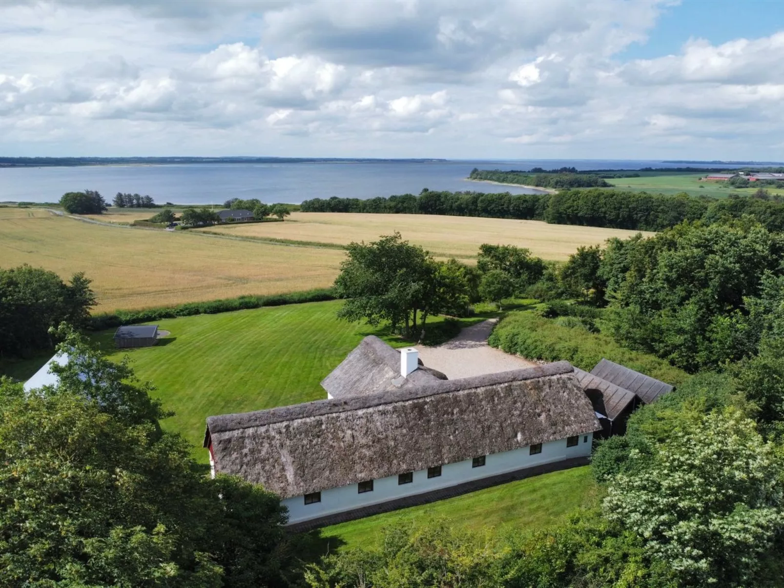 "Åsta" - 400m to the fjord-Buiten