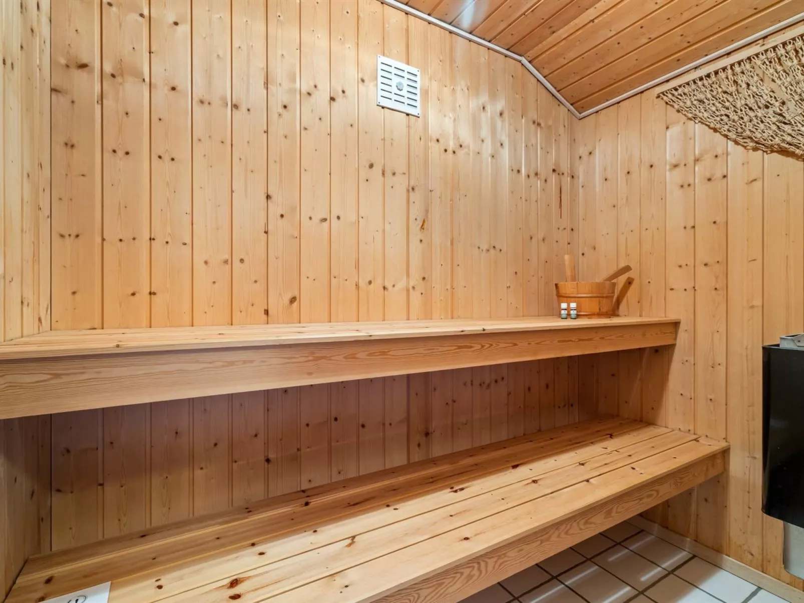 "Hennrik" - 240m from the sea-Binnen