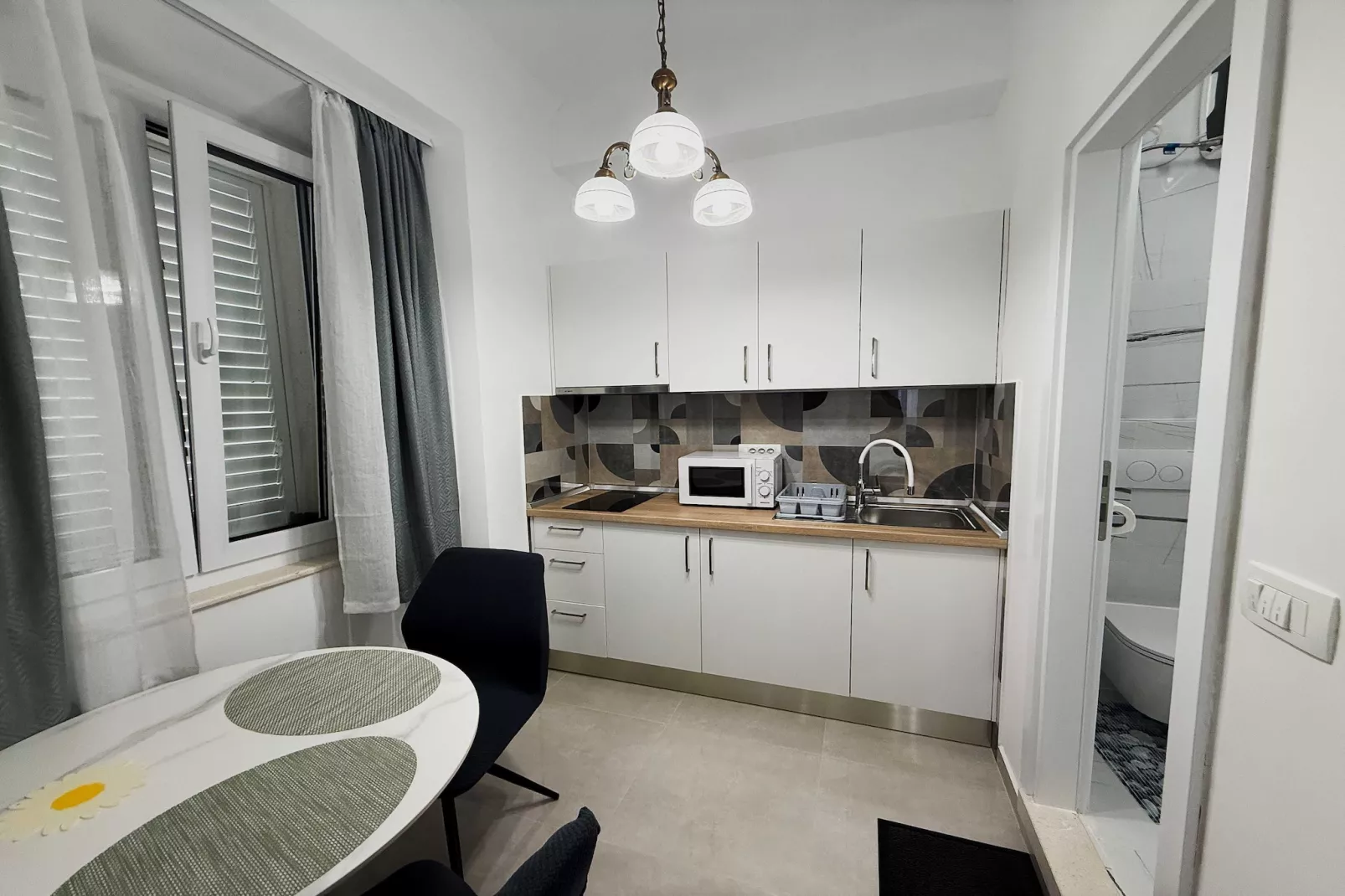 Anima Mea Old Town Apartments- Premium Apartment with Balcony-Keuken