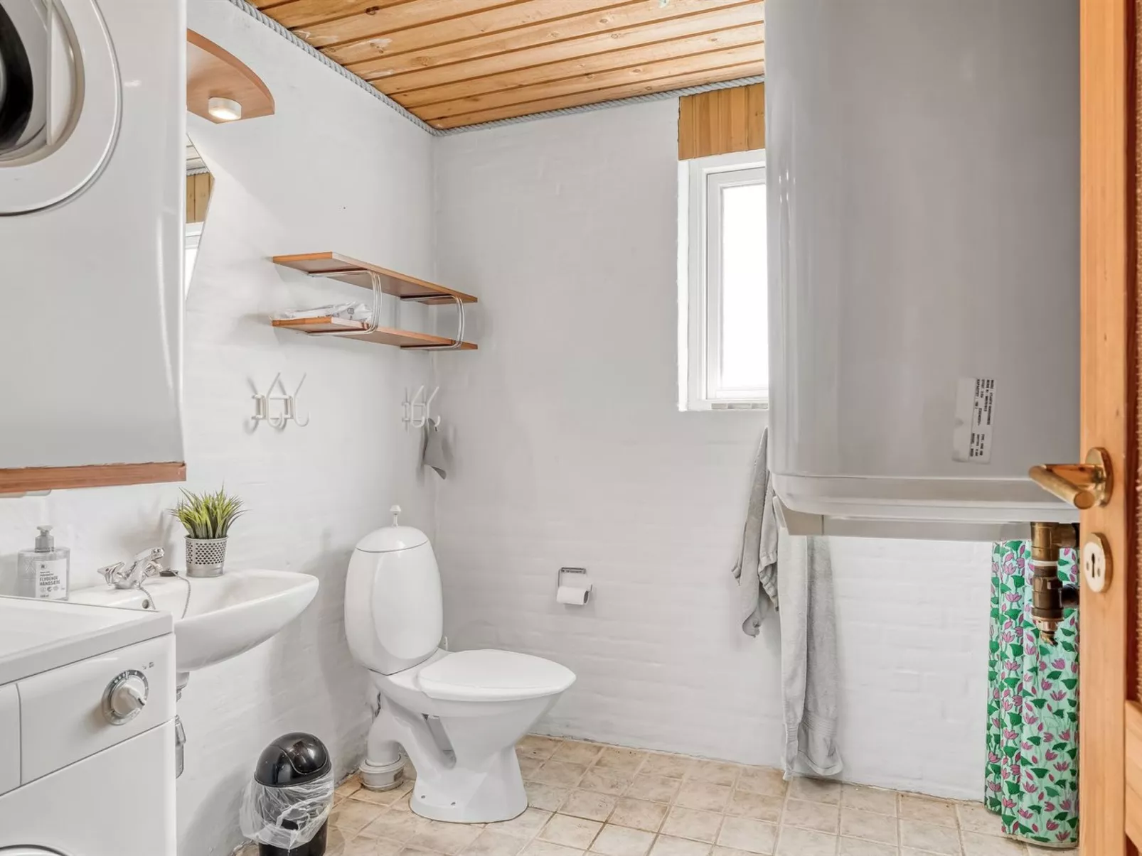 "Ava" - 350m from the sea-Binnen