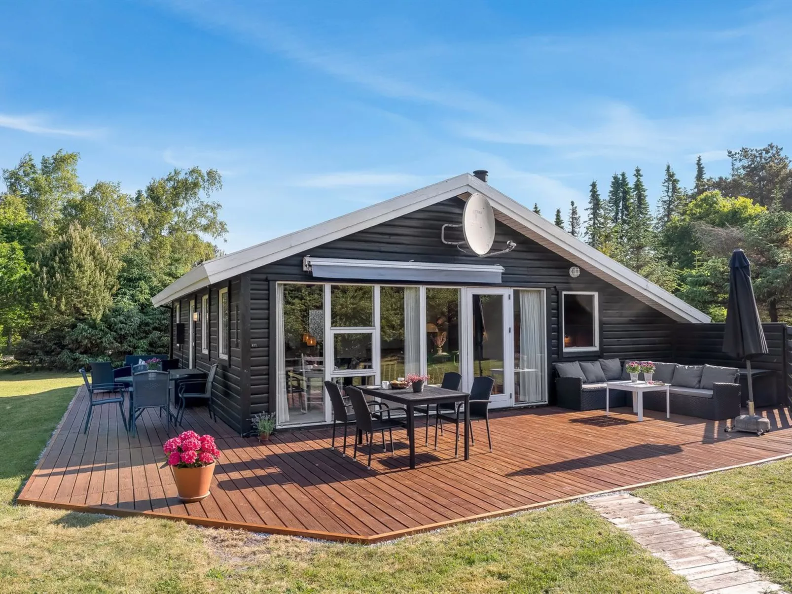 "Laris" - 700m to the fjord-Buiten