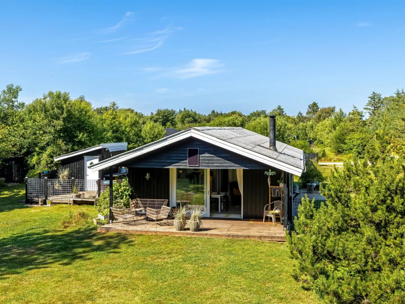 "Voitto" - 1km to the fjord-Buiten