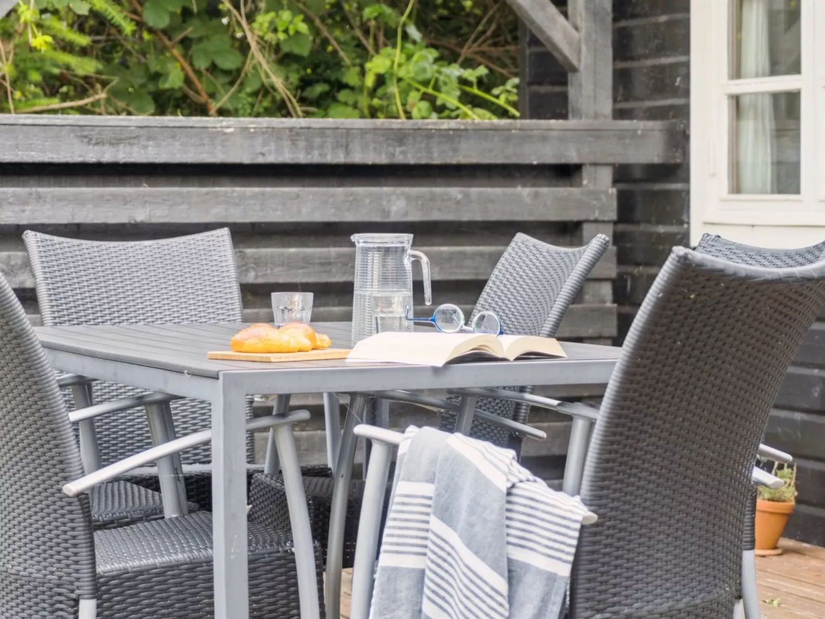 "Kjell" - 25m from the sea-Buiten