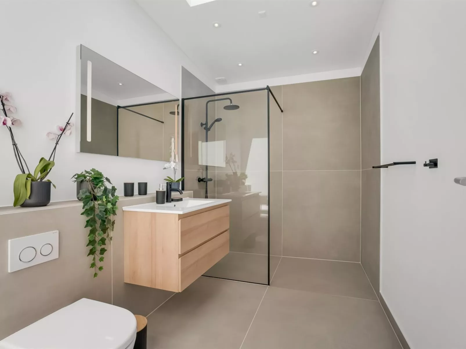 "Milena" - 1.5km from the sea-Binnen