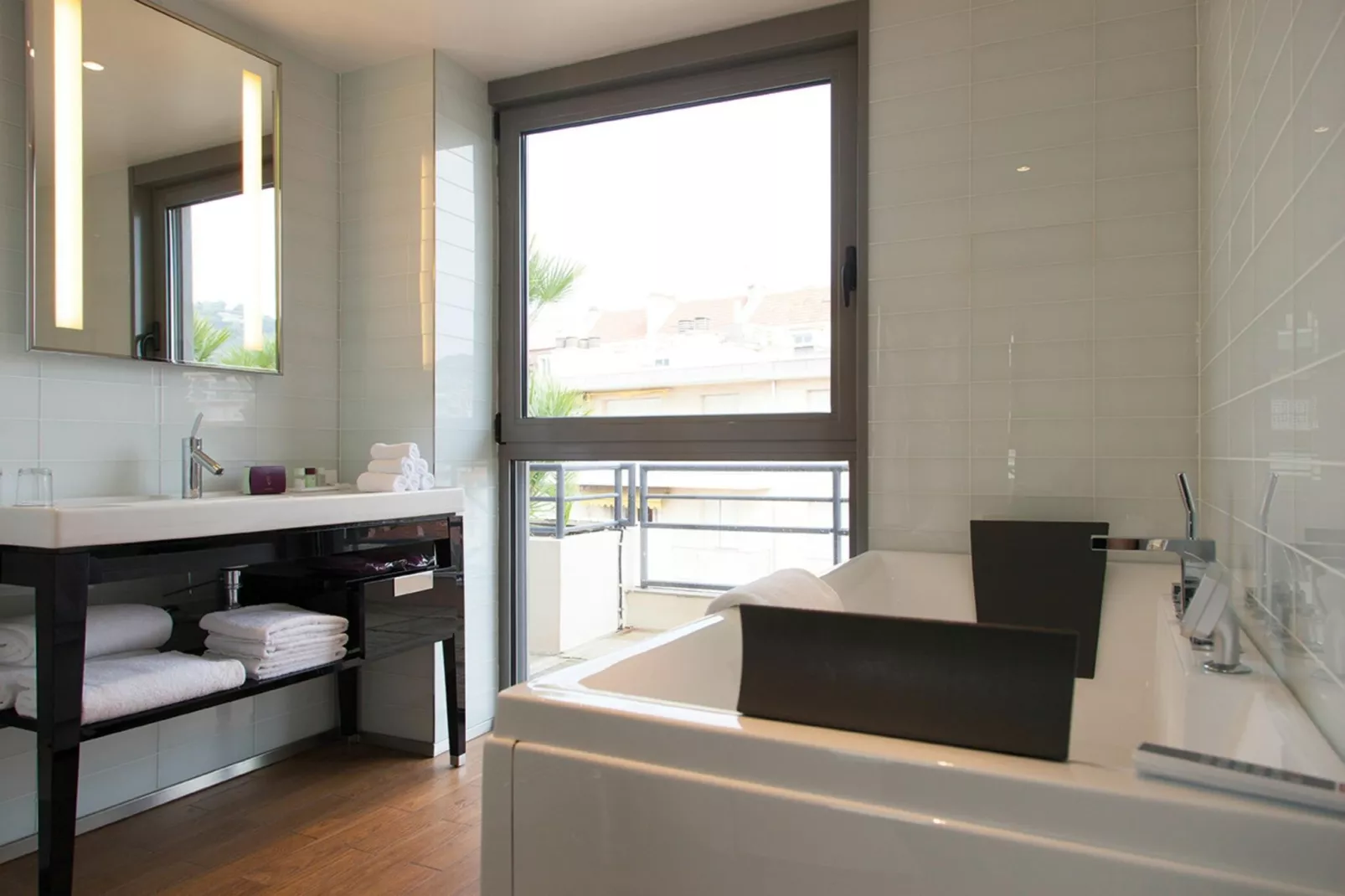 NEHÔ SUITES CANNES CROISETTE - Executive suite with terrace-Badkamer