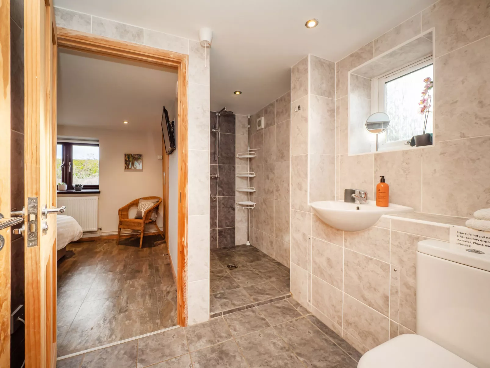 Pottles Cottage-Binnen