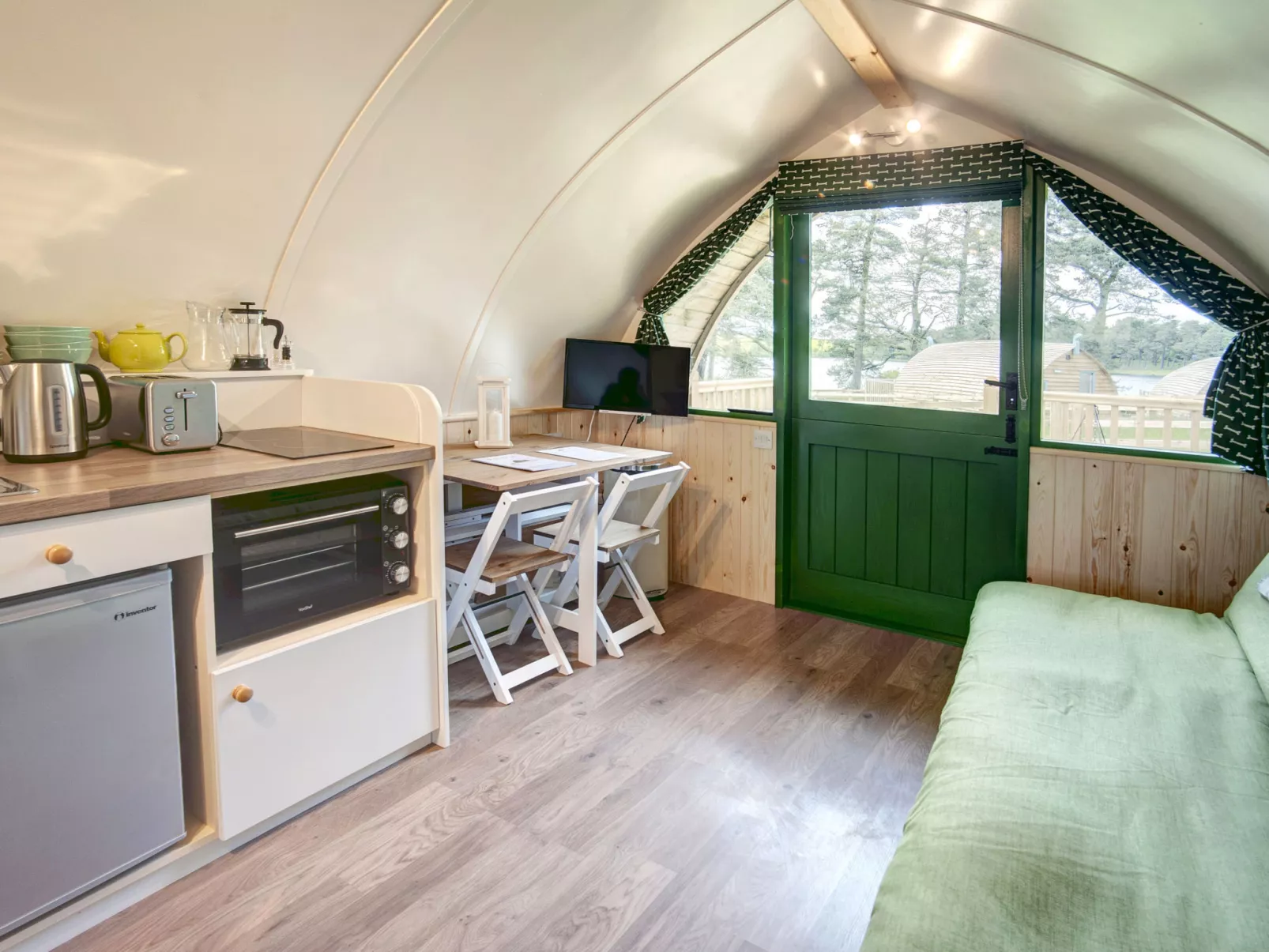 Barebones Glamping-Binnen