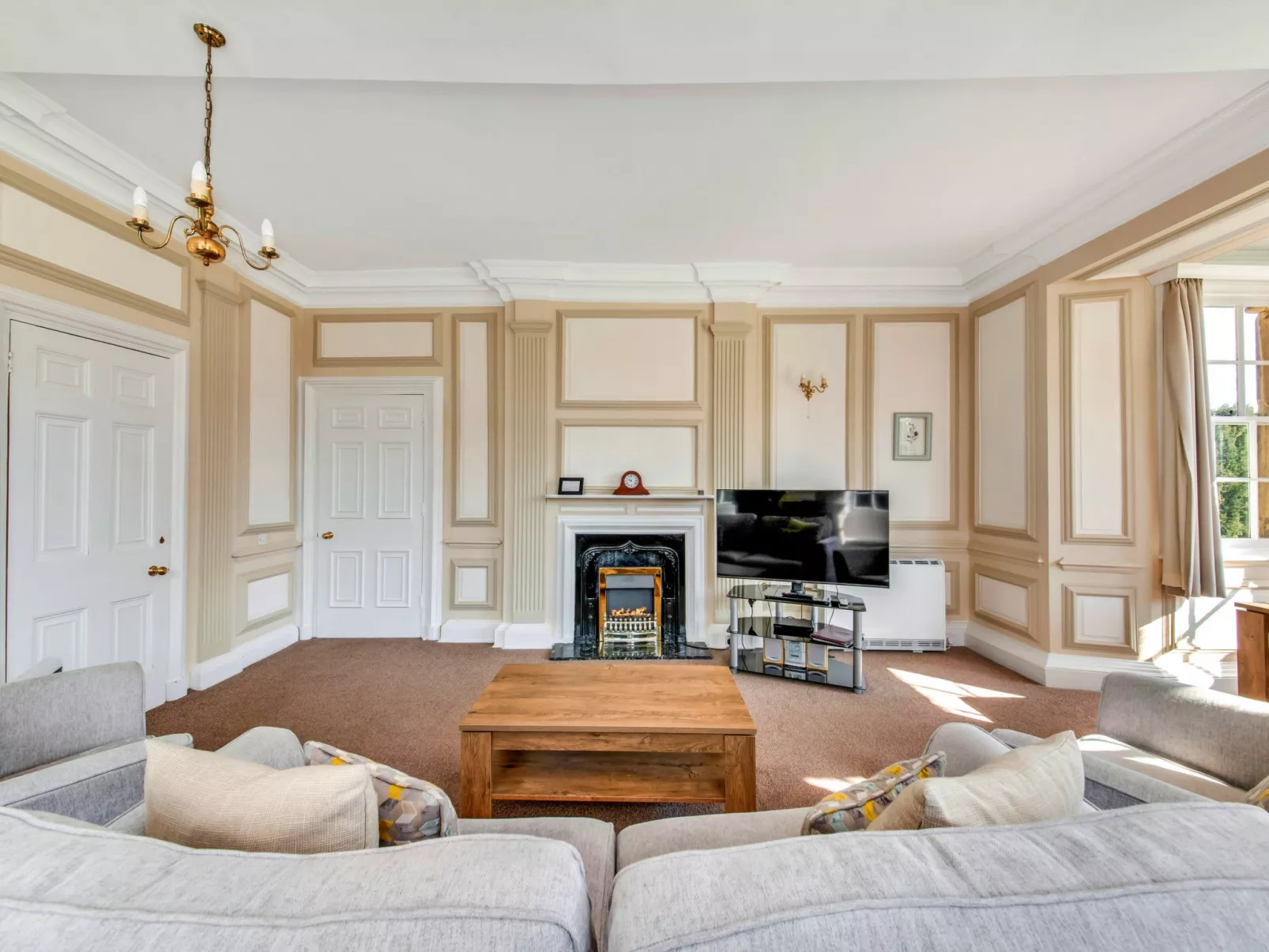 Sutton Hall Apt - Binnen