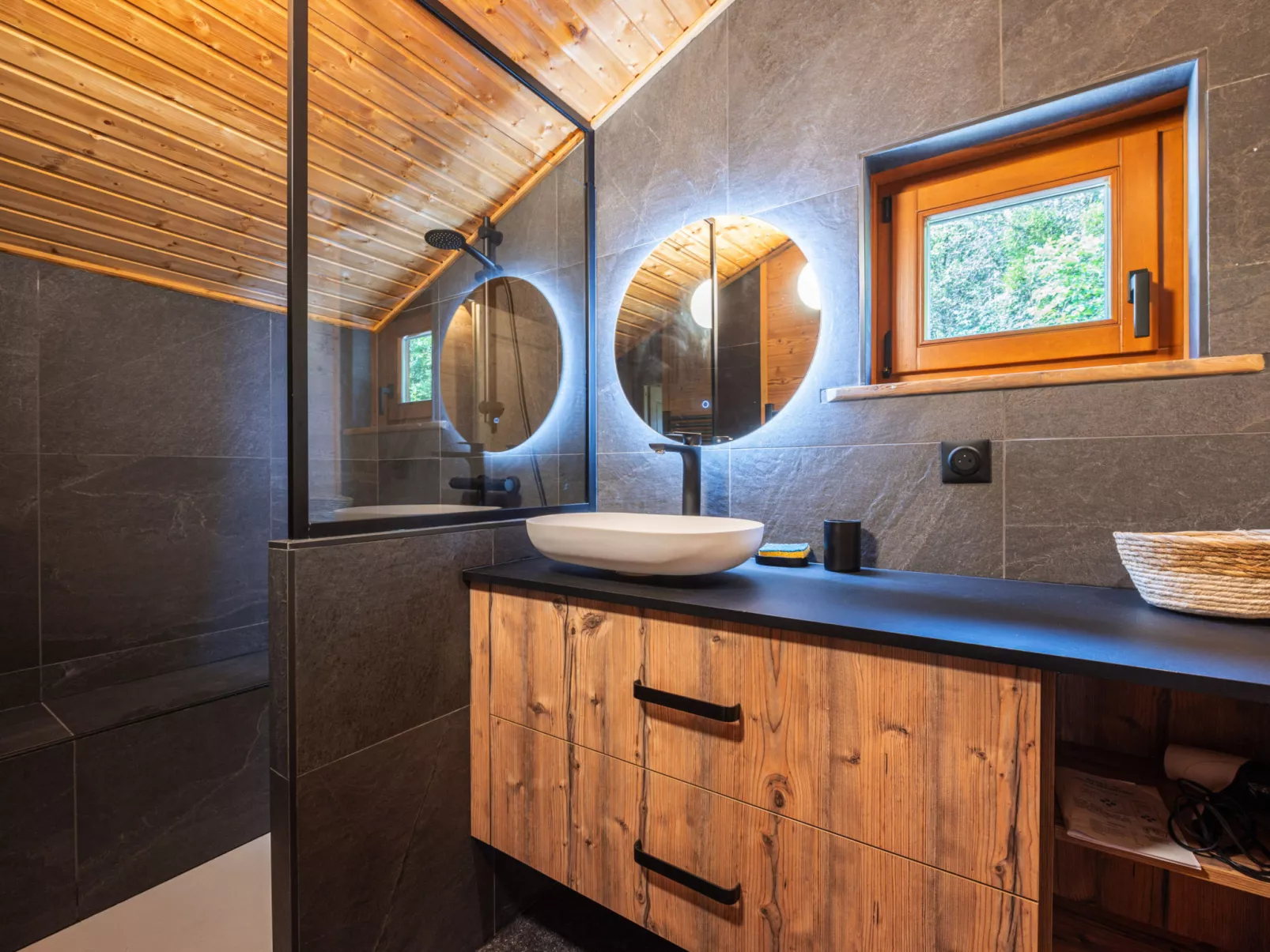 BOIS DE CHAMPELLE-Binnen