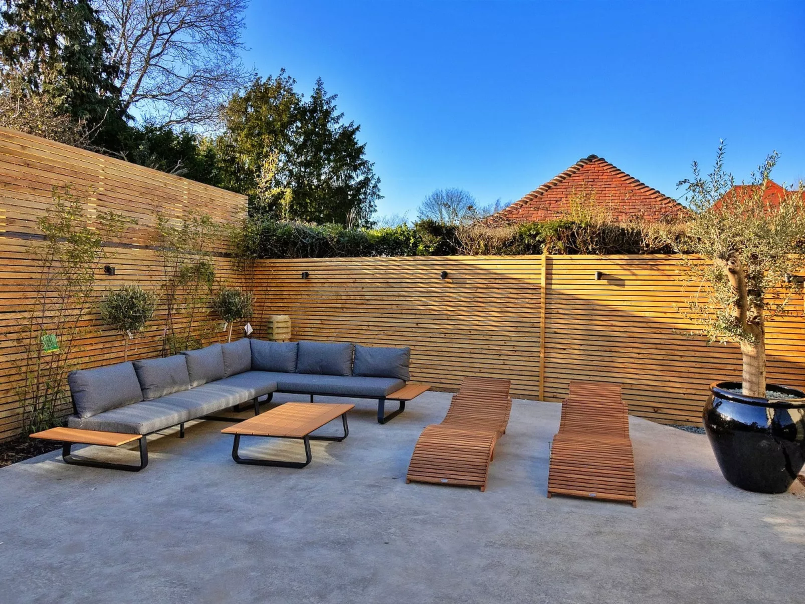 Wesleyan House-Buiten