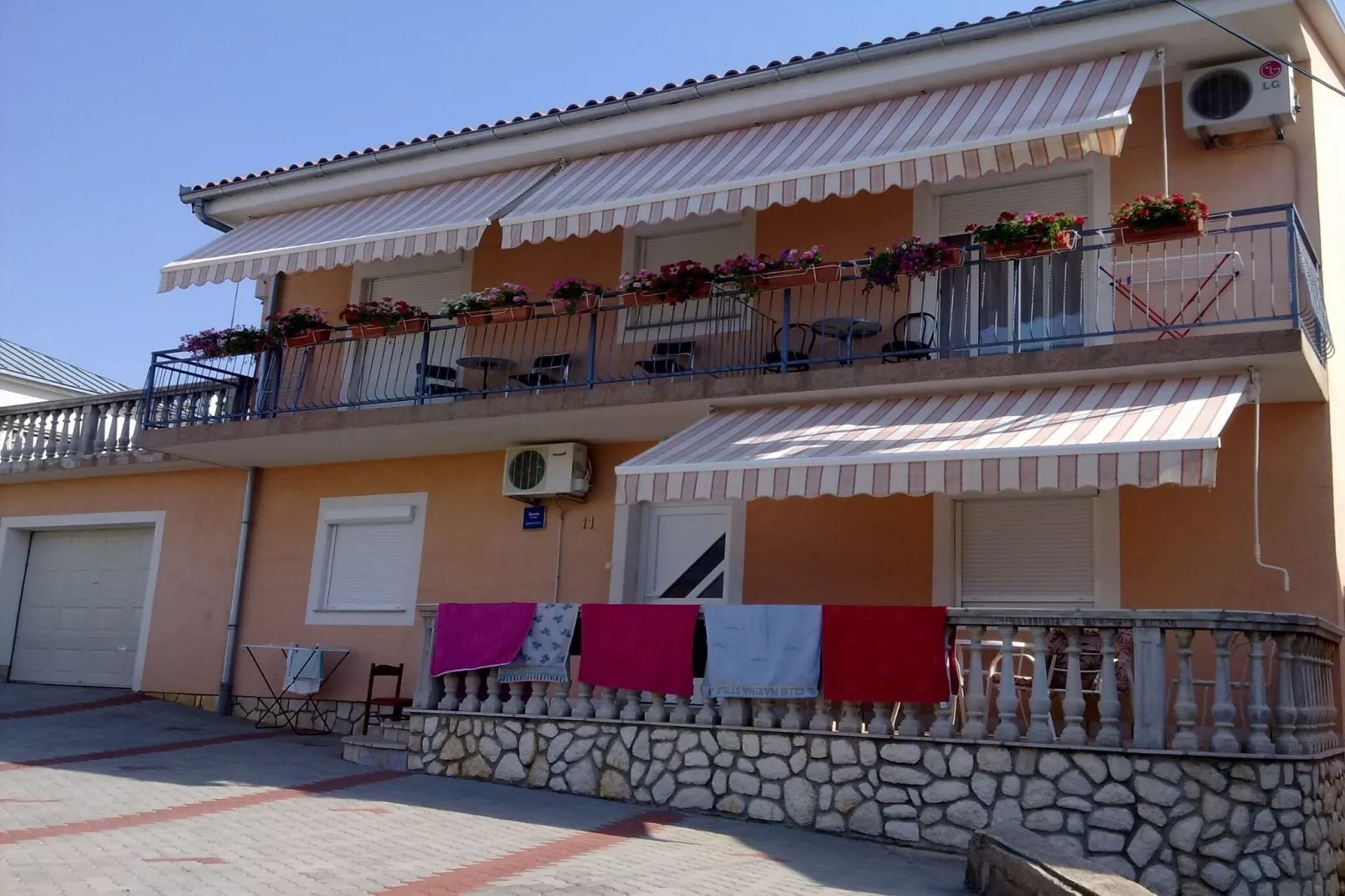 Apartments Bionda Senj - Double Room with Balcony-Buitenlucht