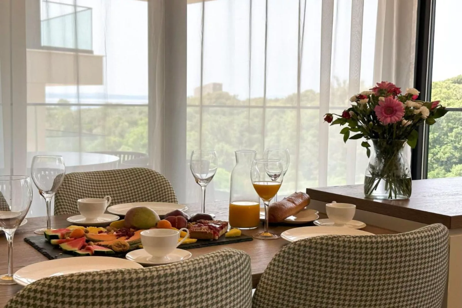 Leonarda Waterfront Residences- Three-Bedroom Penthouse  (The Riviera Three) -S3-Eetkamer