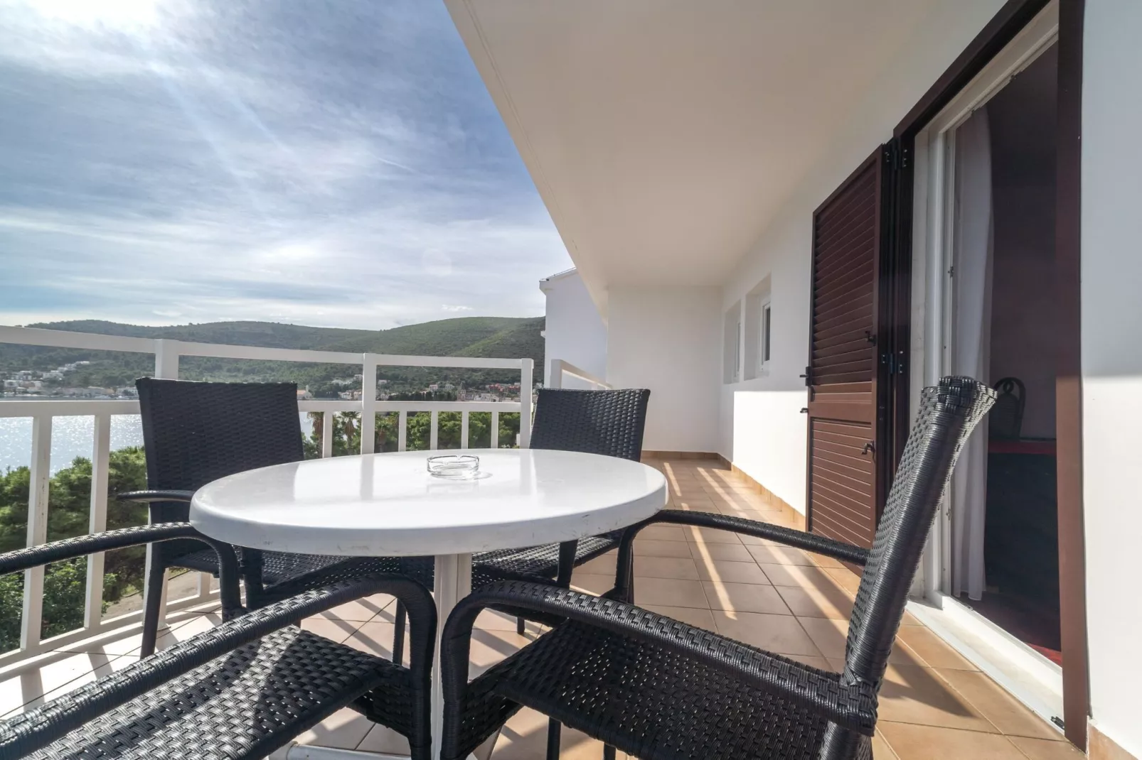 Hotel Issa - Quadruple Room Sea View-Terrasbalkon